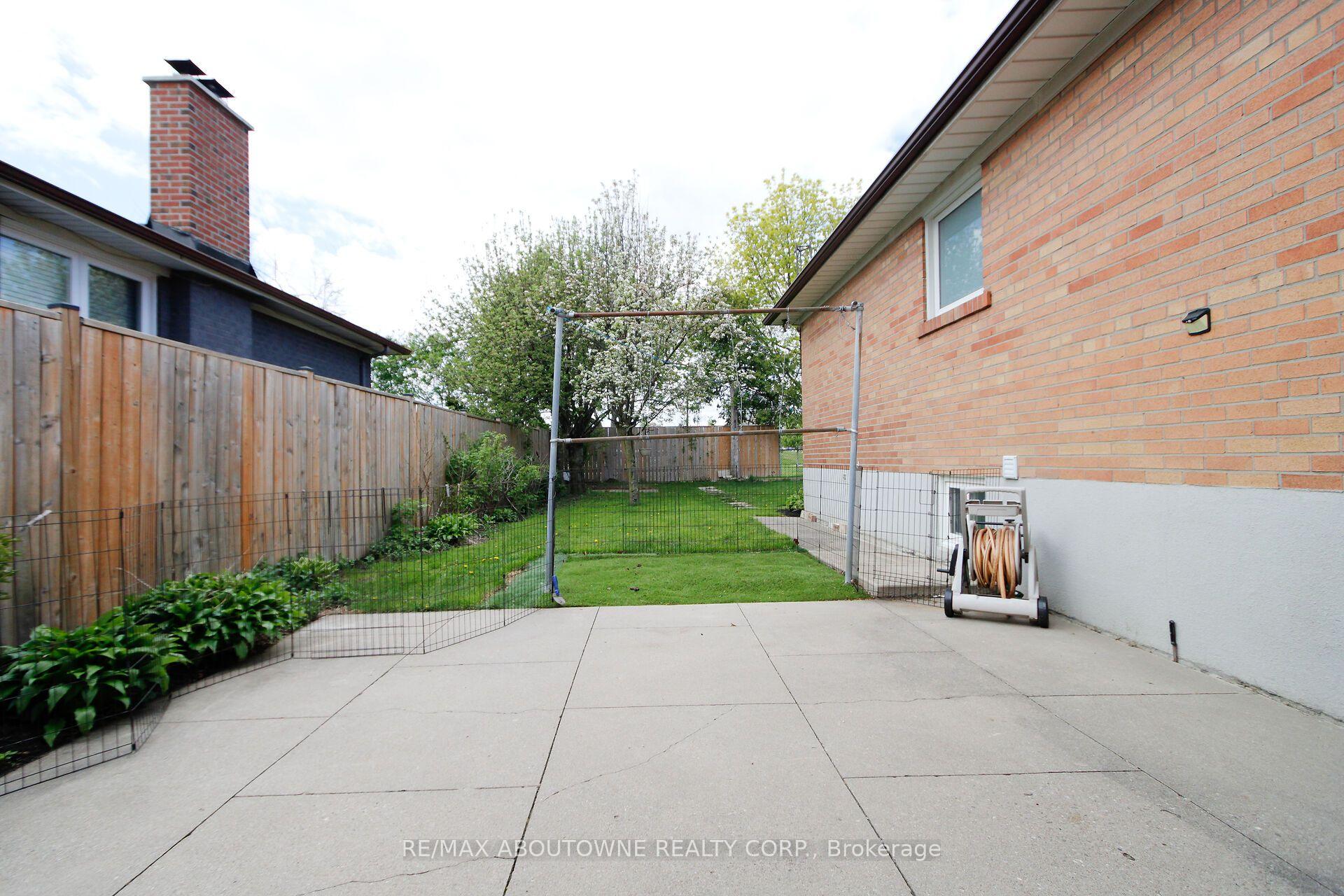 Photo 40 of 3302 Cardross Road, Mississauga, Applewood — HOMEH