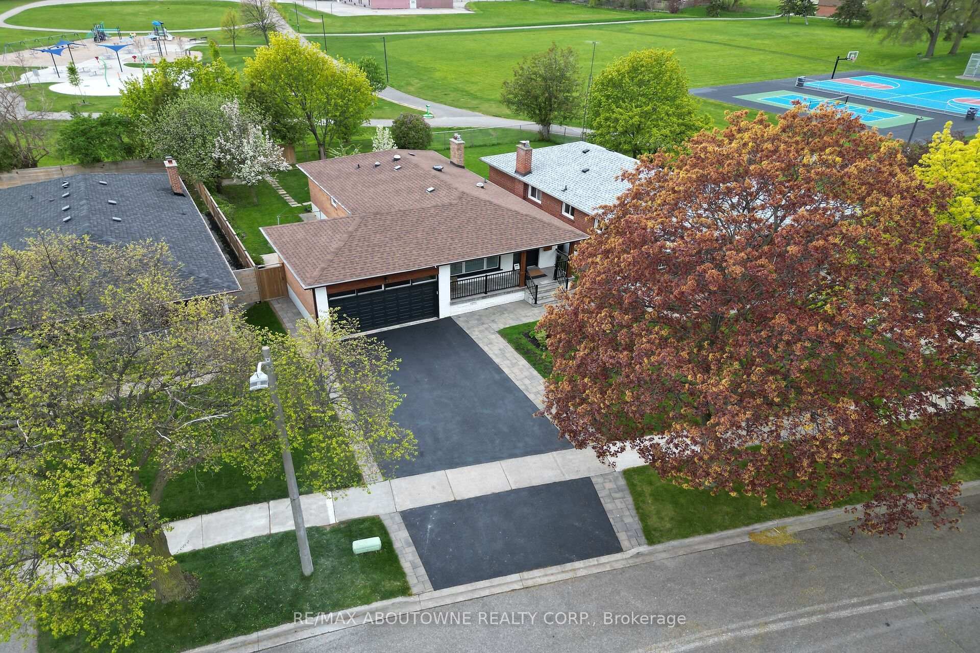 Photo 41 of 3302 Cardross Road, Mississauga, Applewood — HOMEH