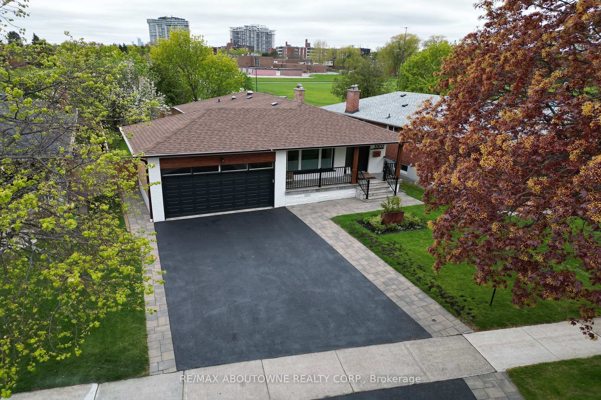 Photo 42 of 3302 Cardross Road, Mississauga, Applewood — HOMEH