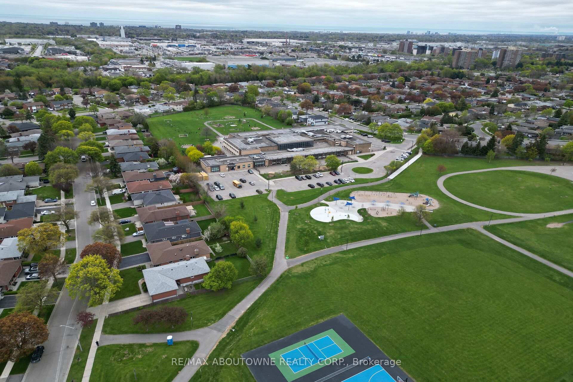 Photo 44 of 3302 Cardross Road, Mississauga, Applewood — HOMEH