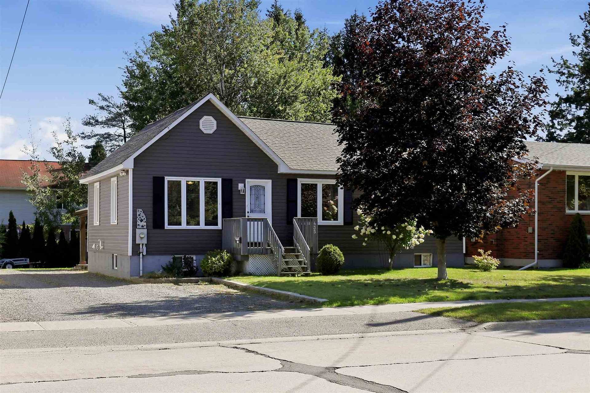 Photo of 435 Chambers Avenue
