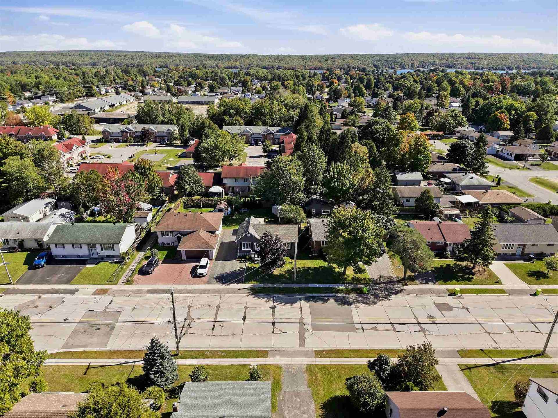 Photo 2 of 435 Chambers Avenue, Sault Ste Marie, Ward 1 — HOMEH