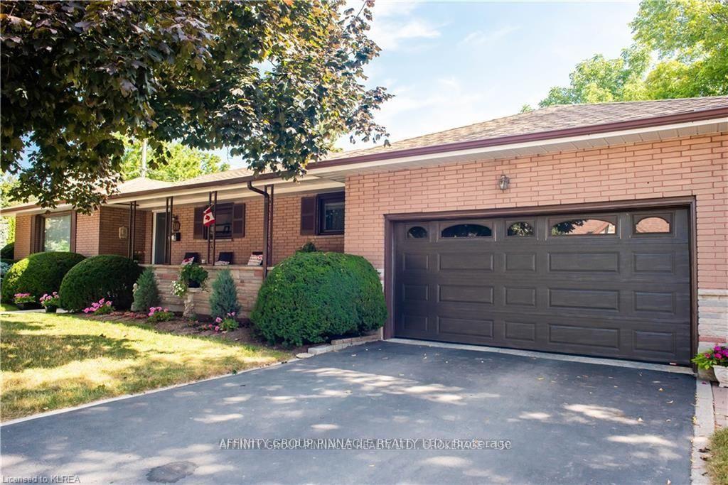 Photo of 30 Adelaide Street S