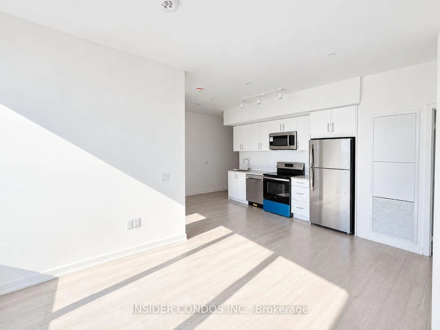 Photo 3 of Unit 1908, 4010 Eglinton Avenue W, Etobicoke, Humber Heights — HOMEH