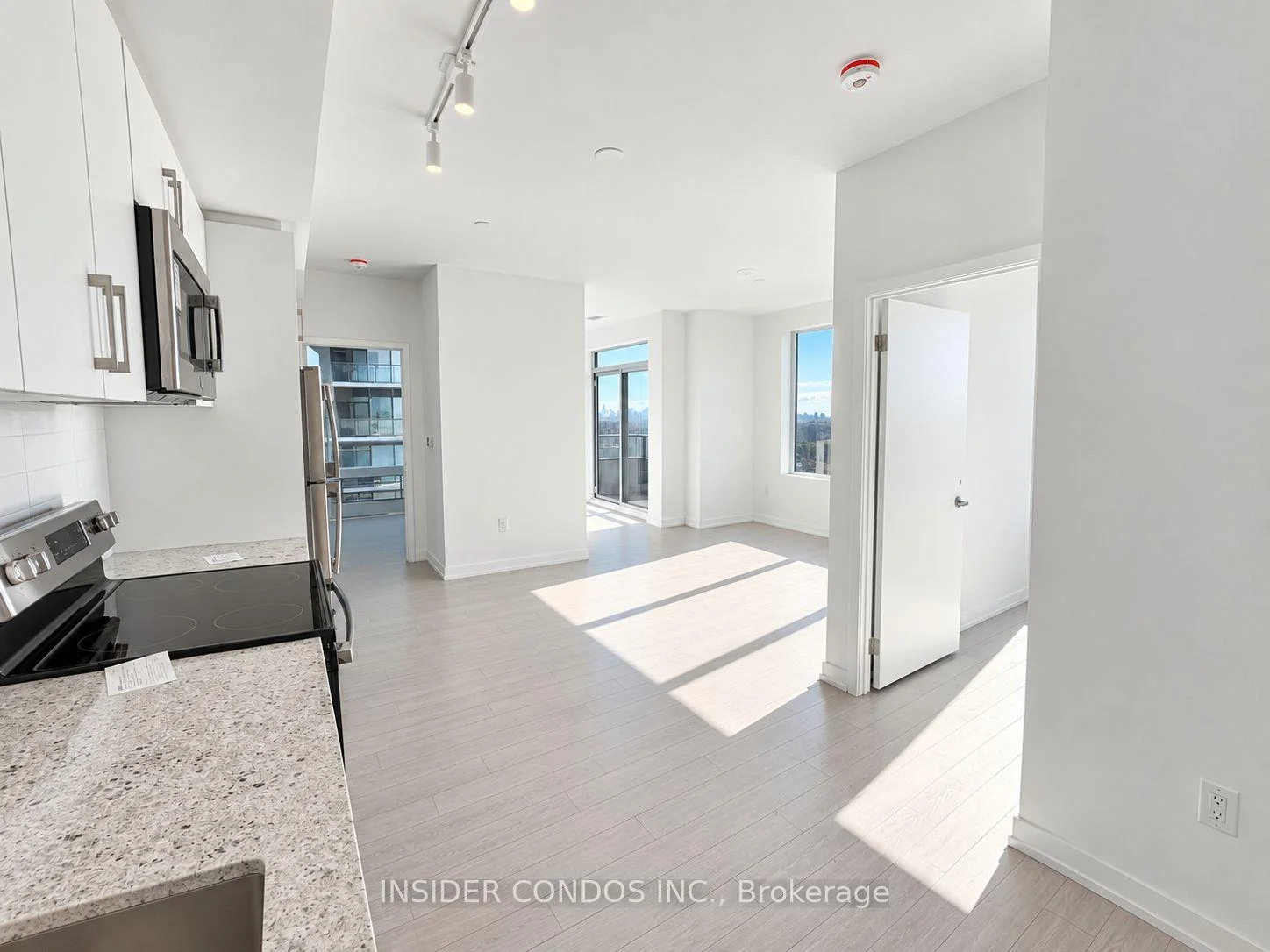 Photo 5 of Unit 1908, 4010 Eglinton Avenue W, Etobicoke, Humber Heights — HOMEH