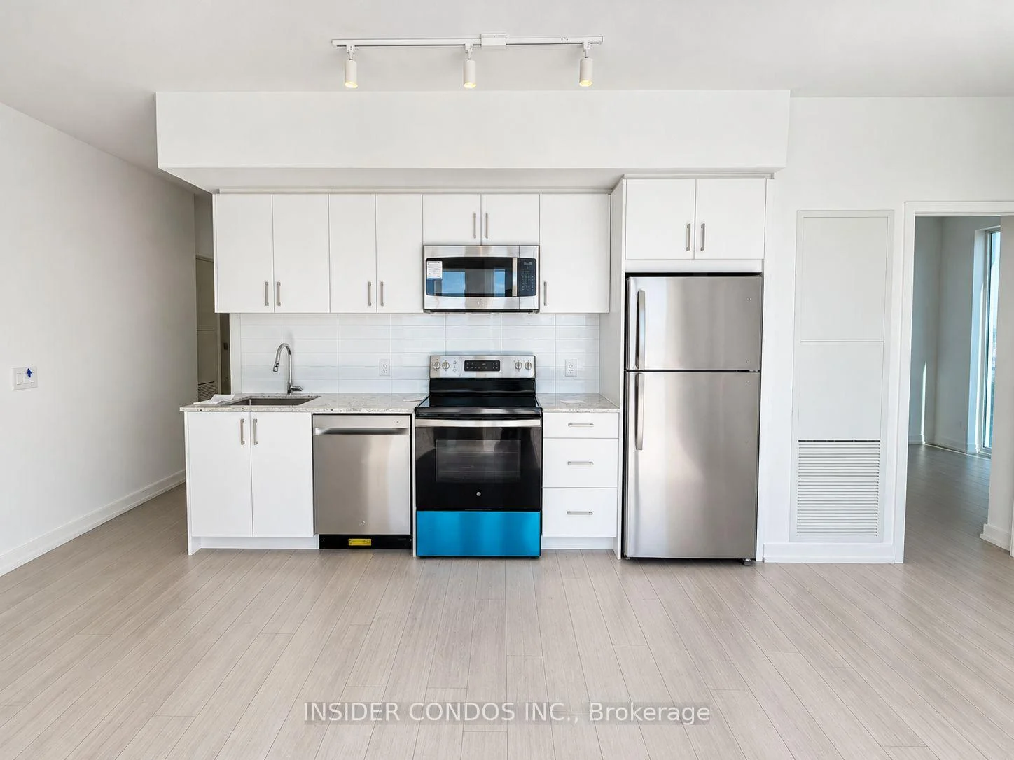 Photo 8 of Unit 1908, 4010 Eglinton Avenue W, Etobicoke, Humber Heights — HOMEH