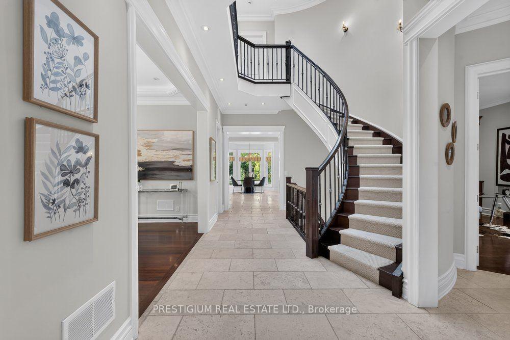 Photo 10 of 110 Munro Boulevard, North York, St. Andrew-Windfields — HOMEH