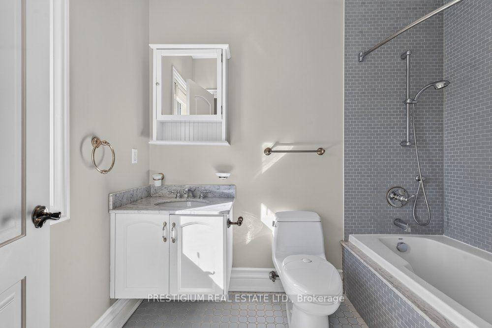 Photo 36 of 110 Munro Boulevard, North York, St. Andrew-Windfields — HOMEH