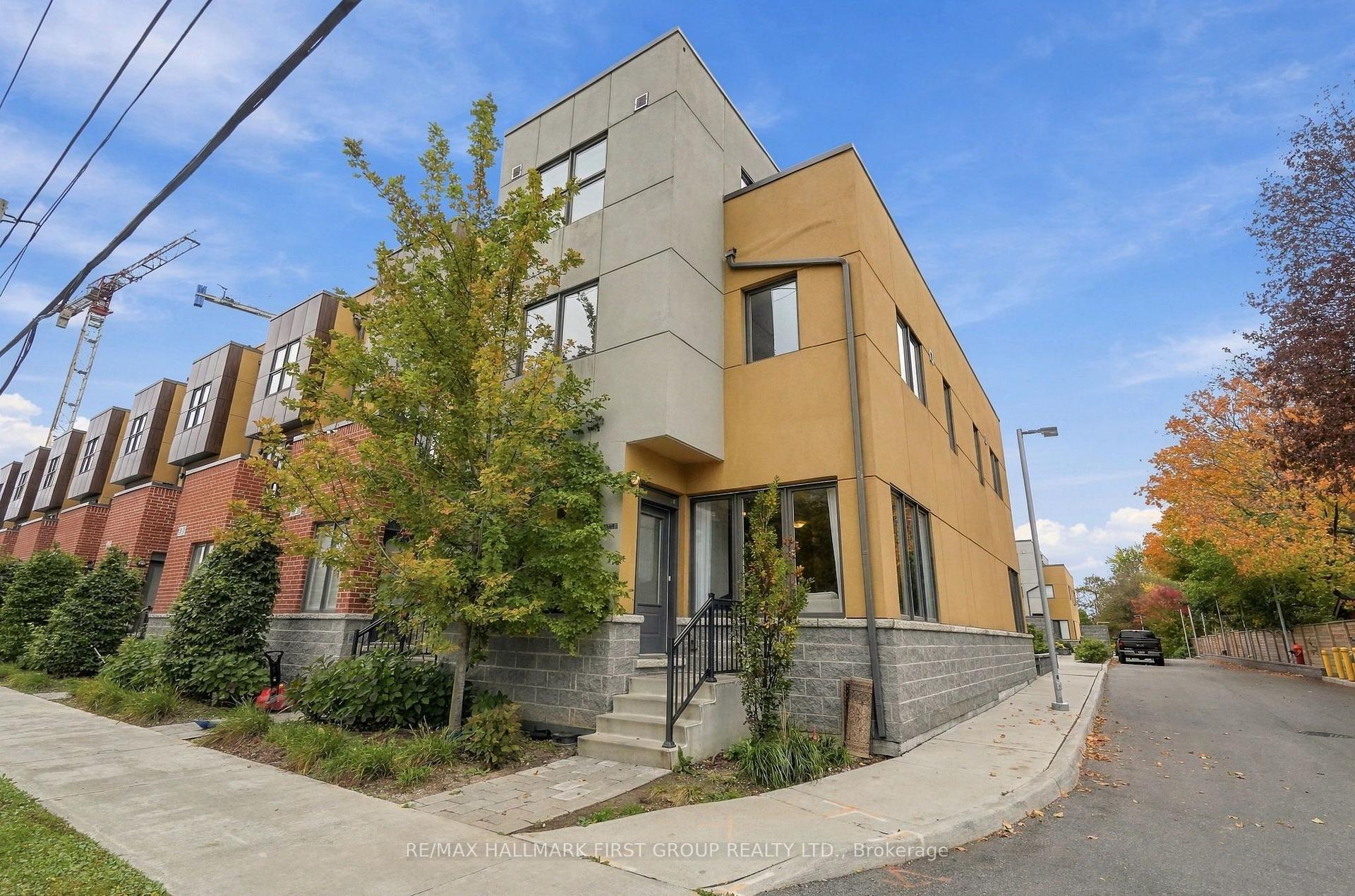 Photo 1 of Unit 33, 9 Clintwood Gate, North York, Parkwoods-Donalda — HOMEH