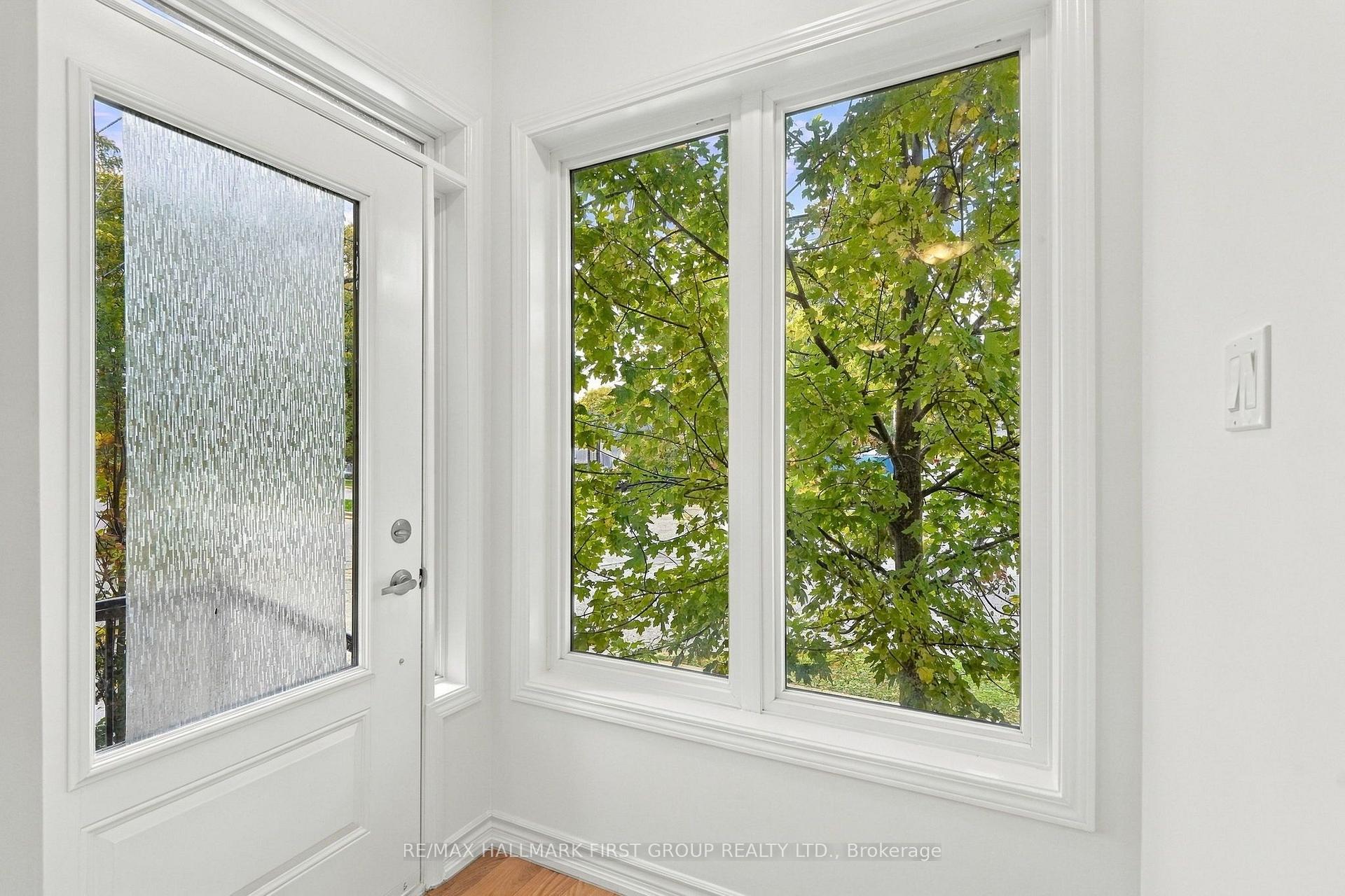 Photo 3 of Unit 33, 9 Clintwood Gate, North York, Parkwoods-Donalda — HOMEH