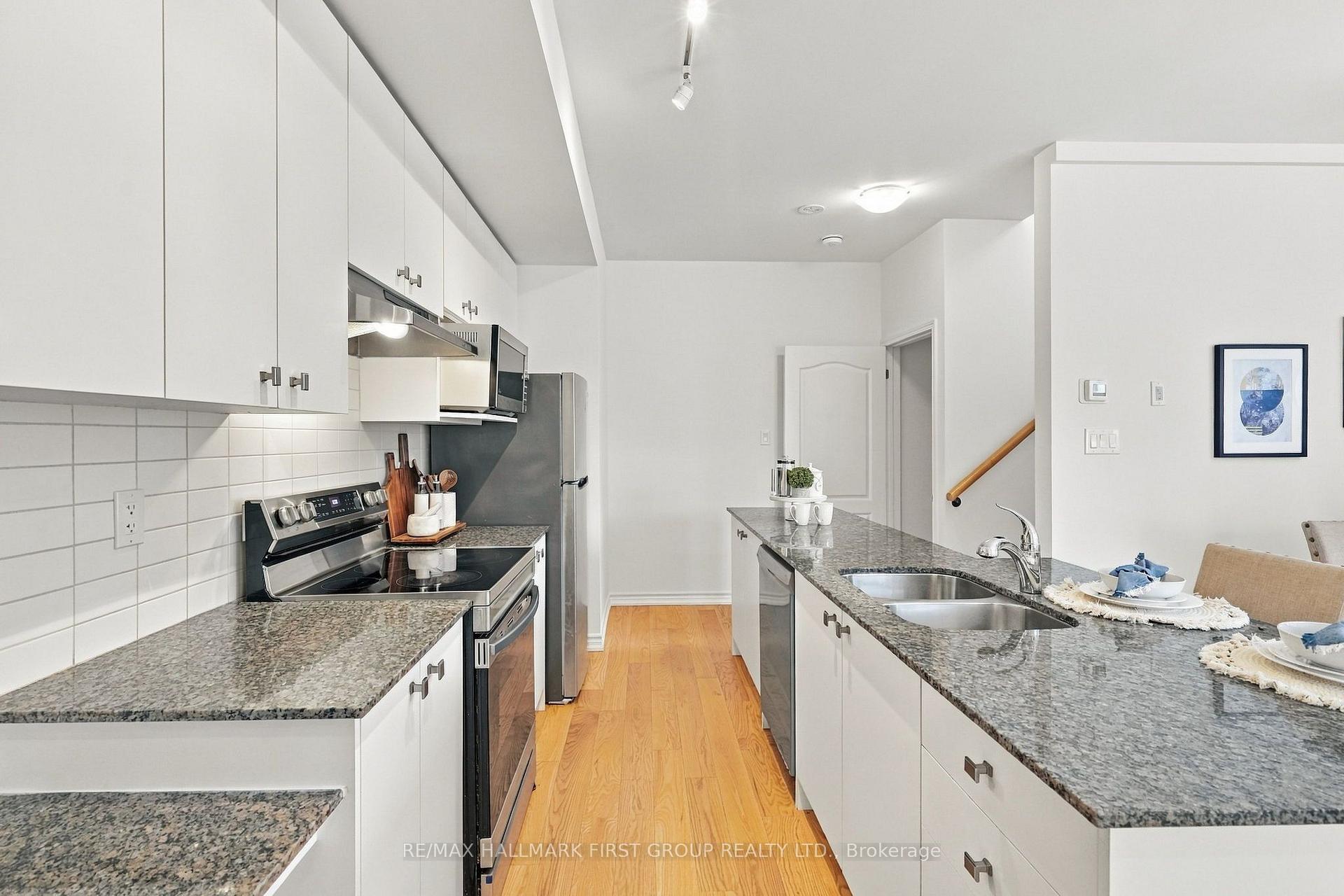 Photo 6 of Unit 33, 9 Clintwood Gate, North York, Parkwoods-Donalda — HOMEH