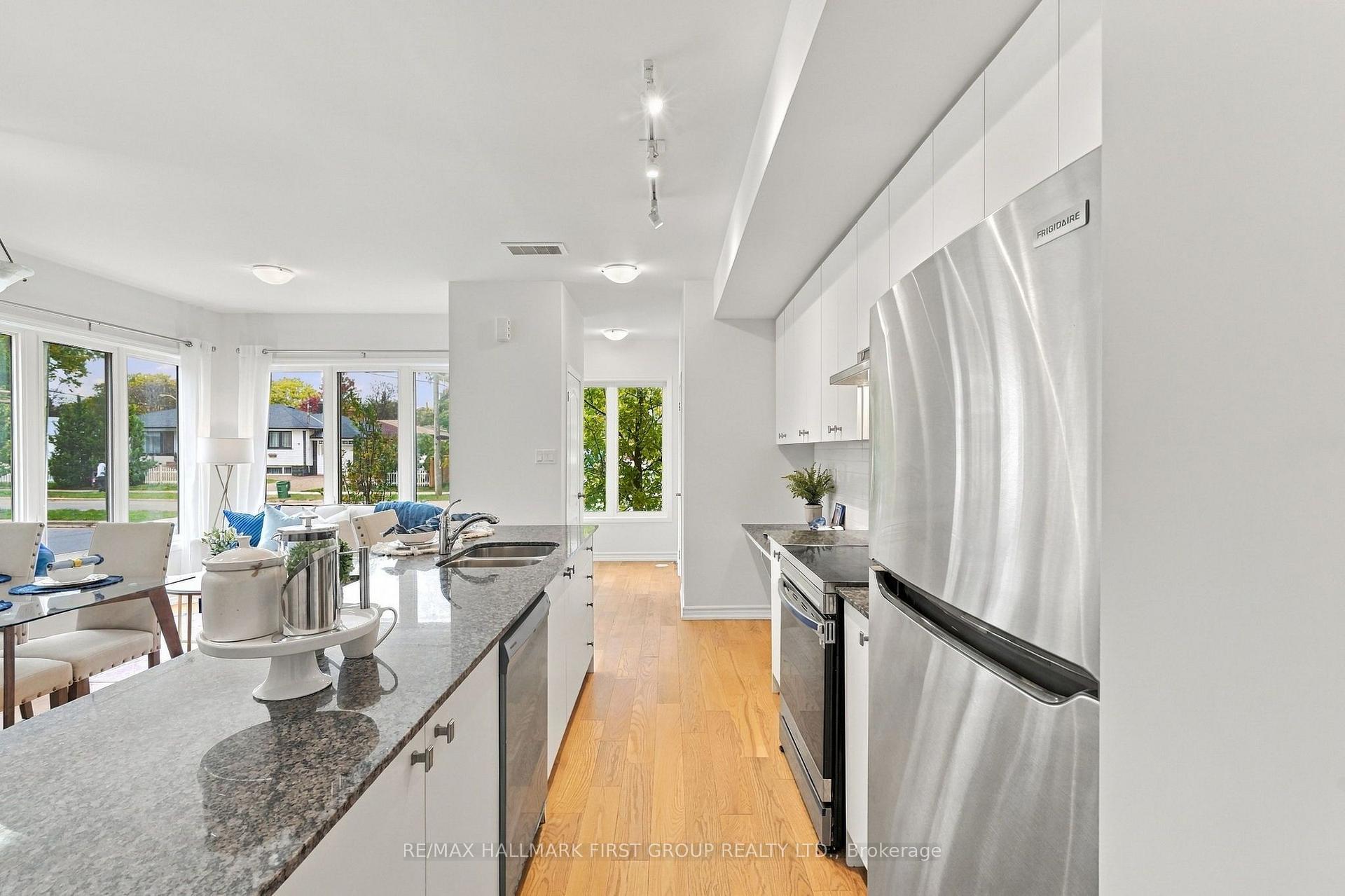 Photo 8 of Unit 33, 9 Clintwood Gate, North York, Parkwoods-Donalda — HOMEH