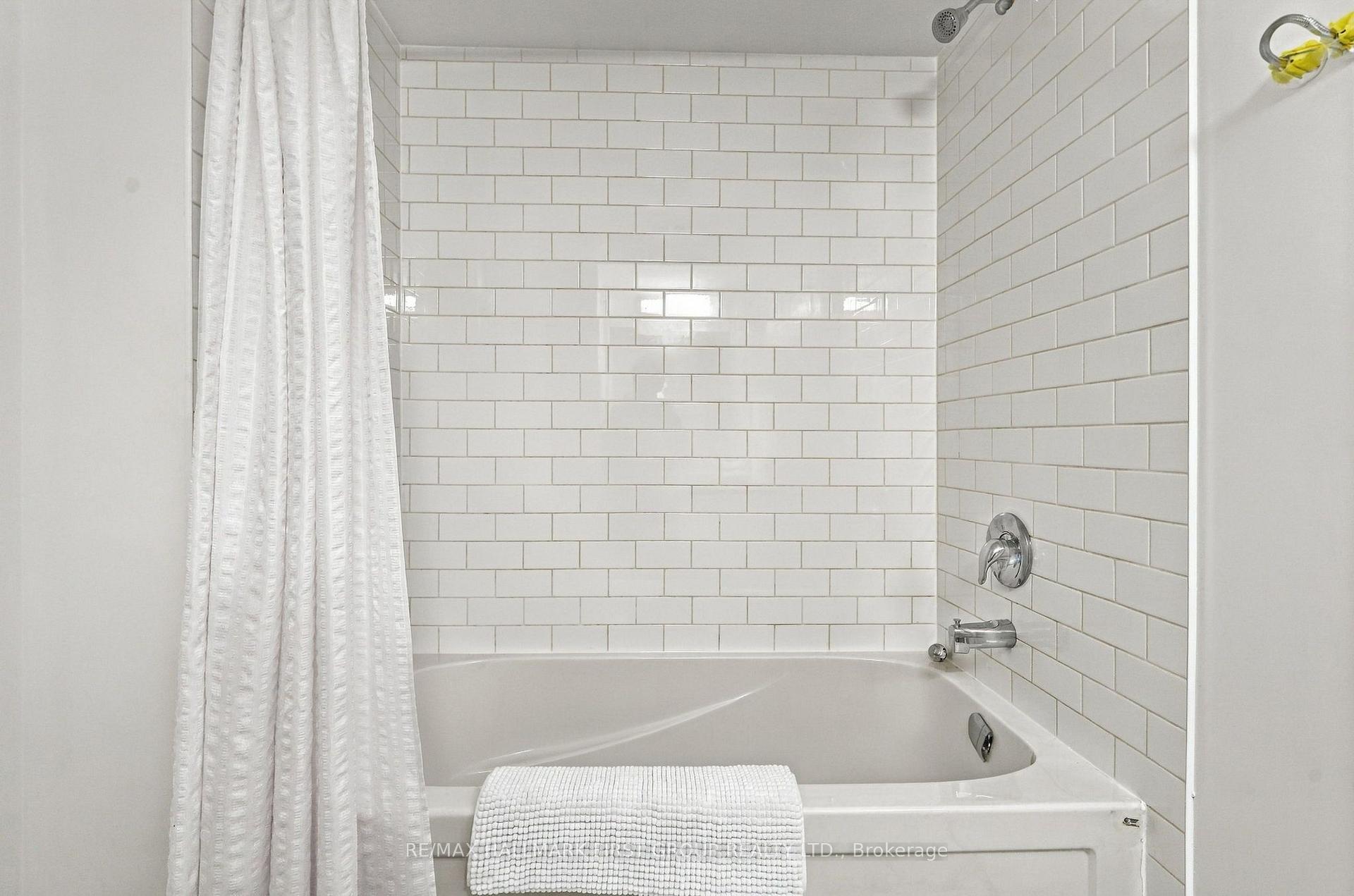 Photo 31 of Unit 33, 9 Clintwood Gate, North York, Parkwoods-Donalda — HOMEH