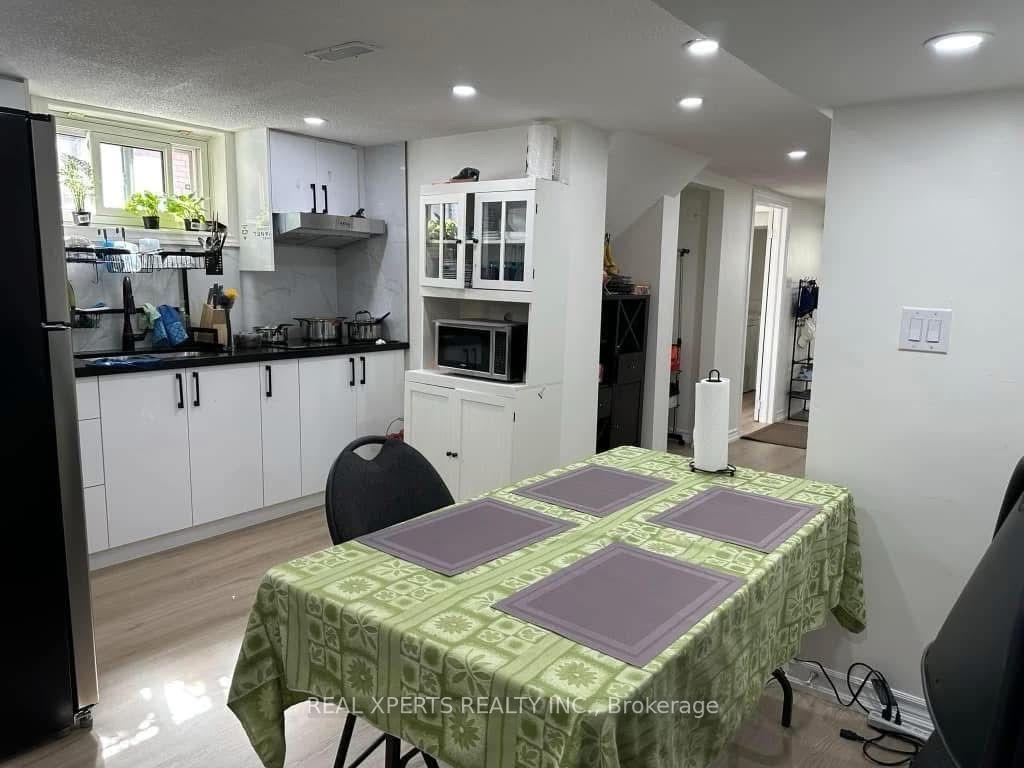 Photo 4 of 3379 fellmore Drive W, Mississauga, Erindale — HOMEH