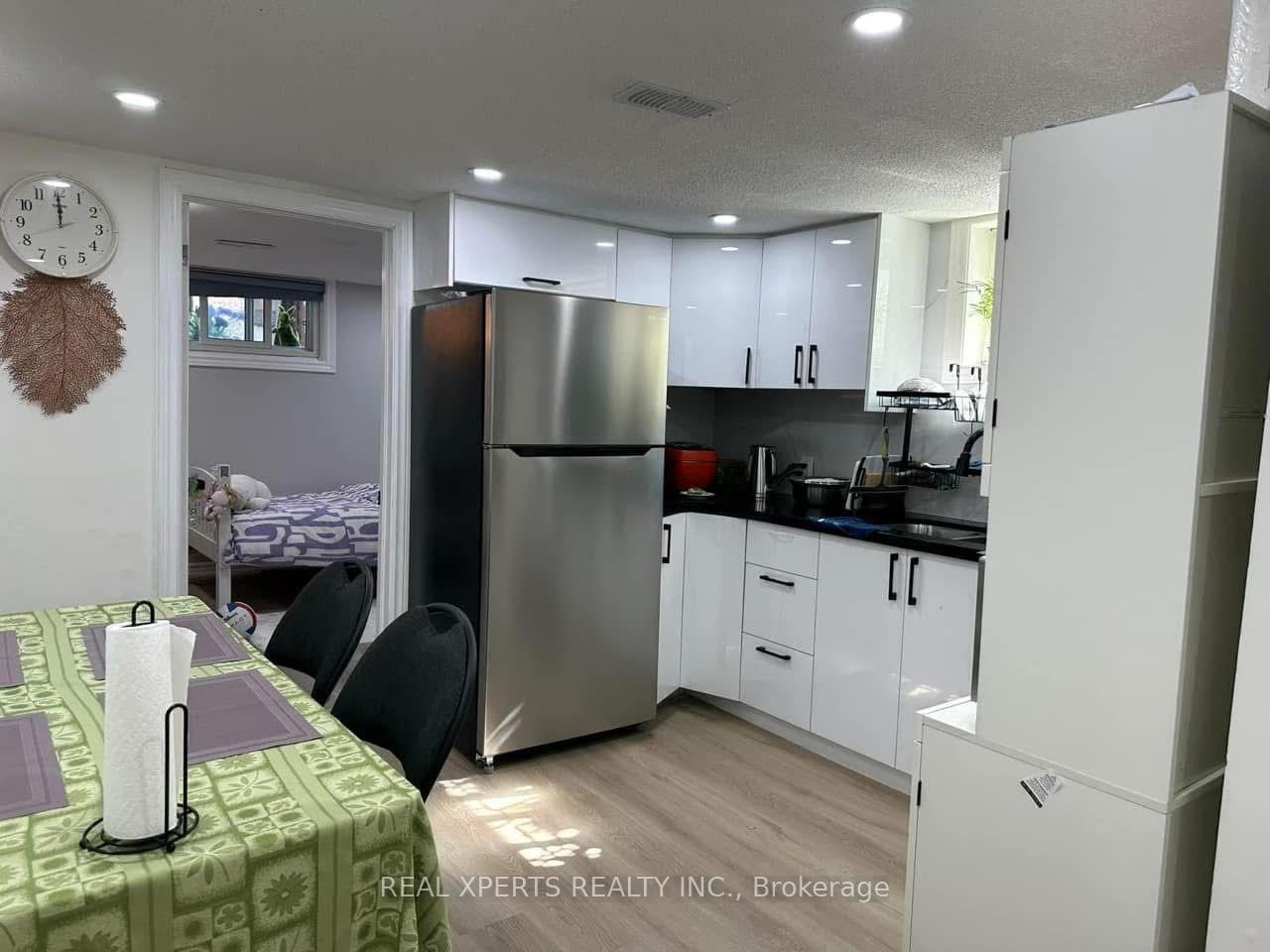 Photo 8 of 3379 fellmore Drive W, Mississauga, Erindale — HOMEH