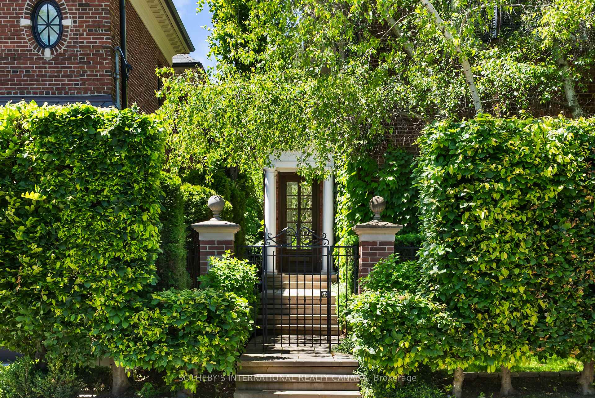 Photo 3 of 236 Poplar Plains Road, Toronto, Casa Loma — HOMEH