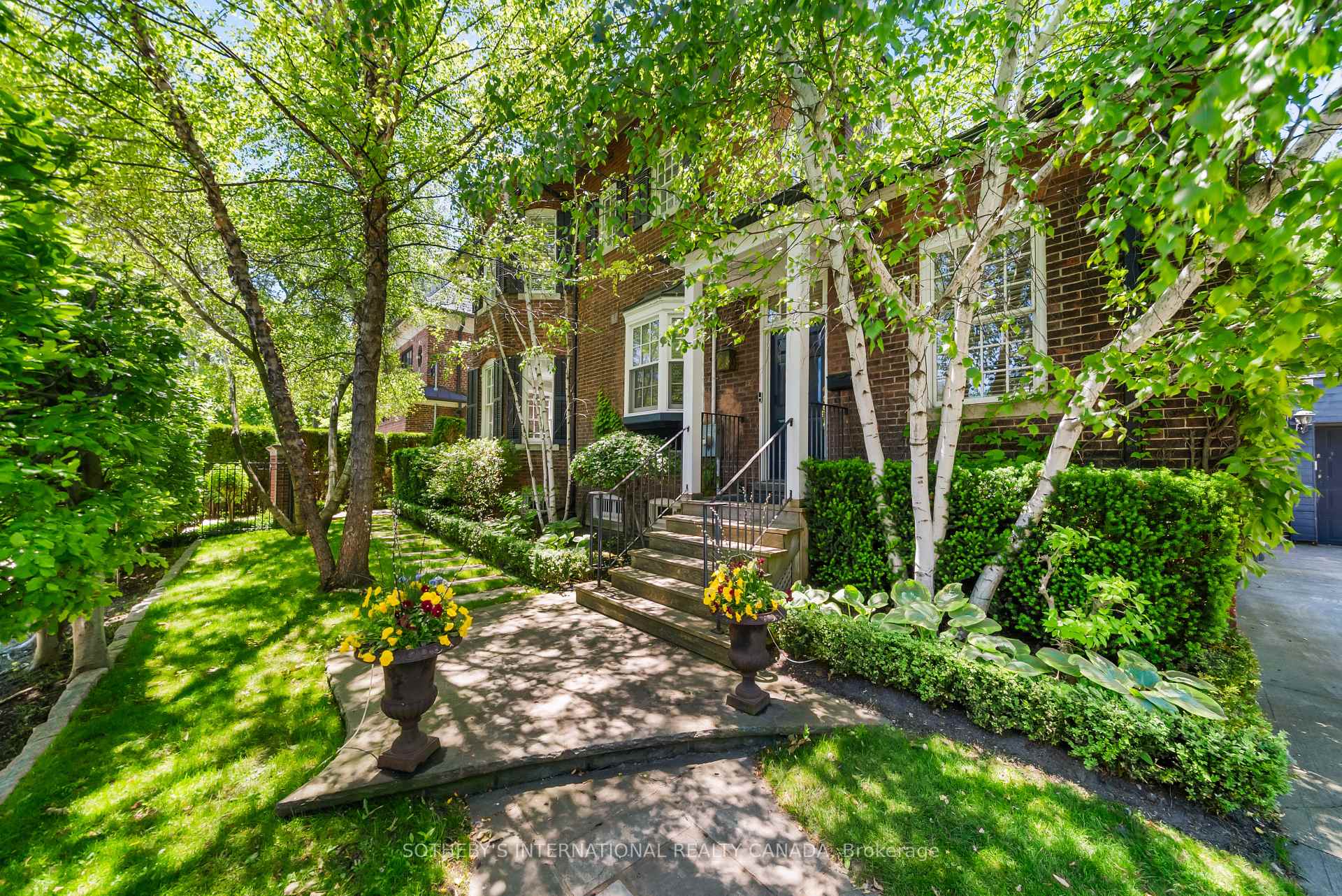 Photo 5 of 236 Poplar Plains Road, Toronto, Casa Loma — HOMEH