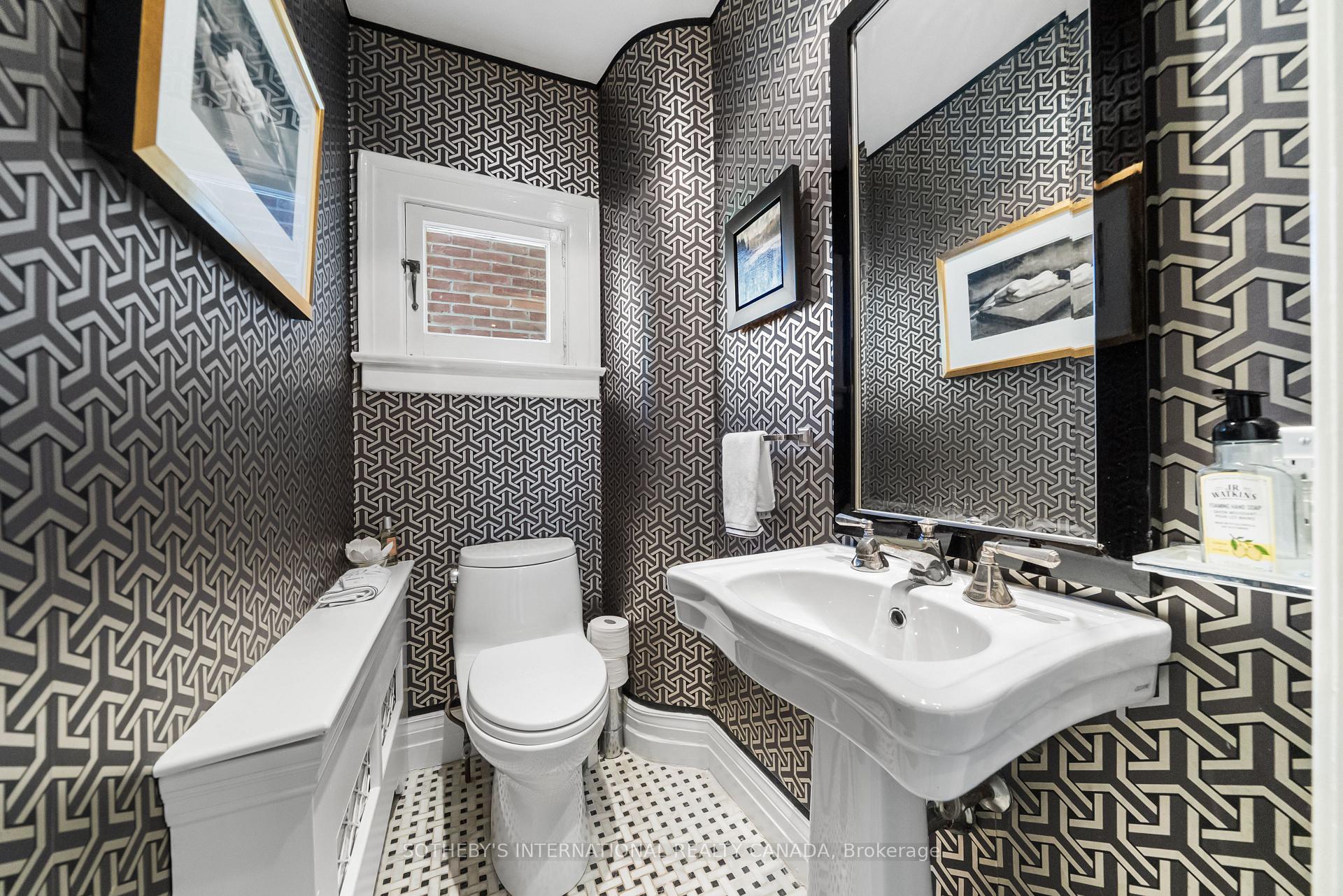 Photo 13 of 236 Poplar Plains Road, Toronto, Casa Loma — HOMEH