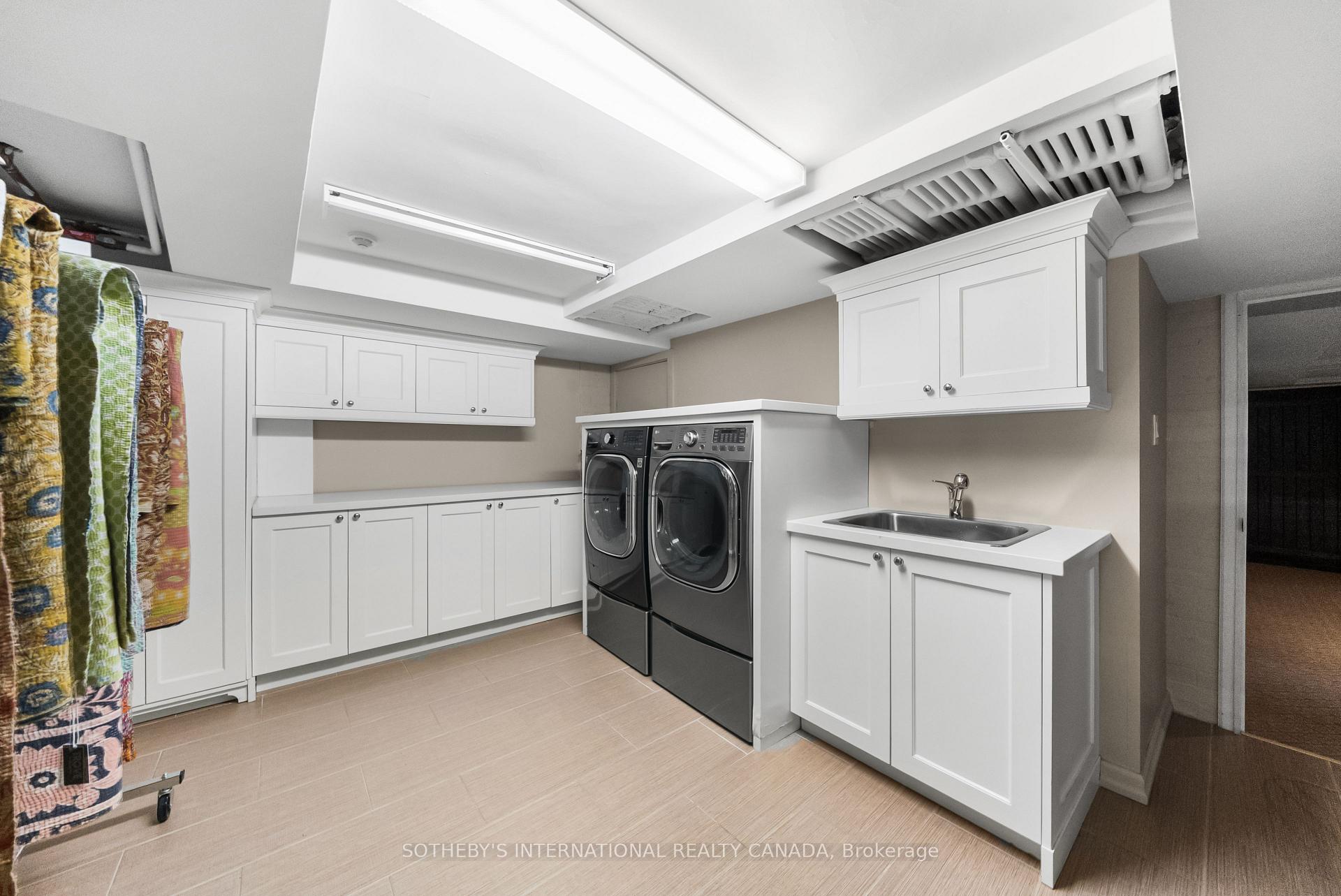Photo 43 of 236 Poplar Plains Road, Toronto, Casa Loma — HOMEH