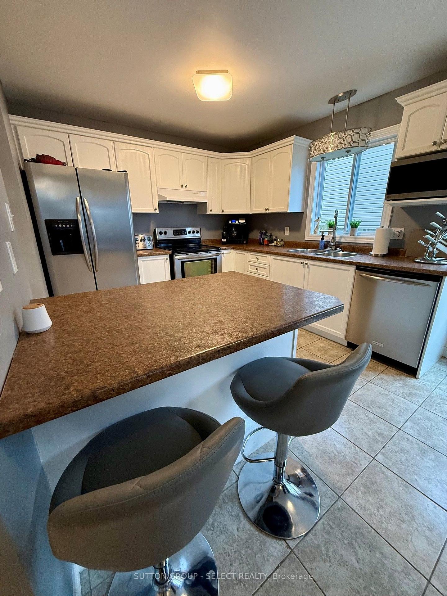 Photo 6 of 1610 Benjamin Drive, London, East D — HOMEH
