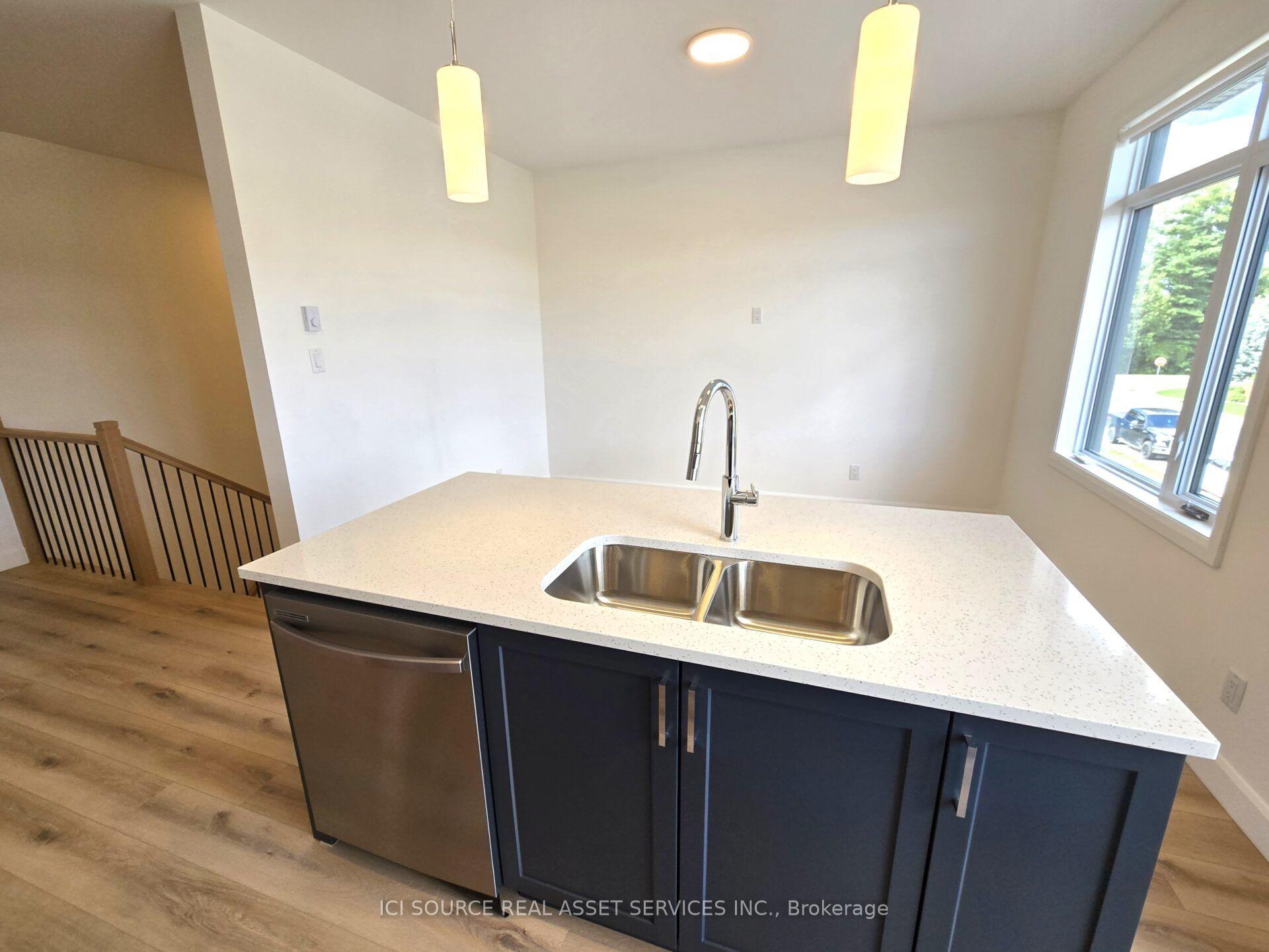 Photo 8 of Unit Second Floor, 873 Contour Street, Ottawa, Mer Bleue/Bradley Estates/Anderson Park — HOMEH