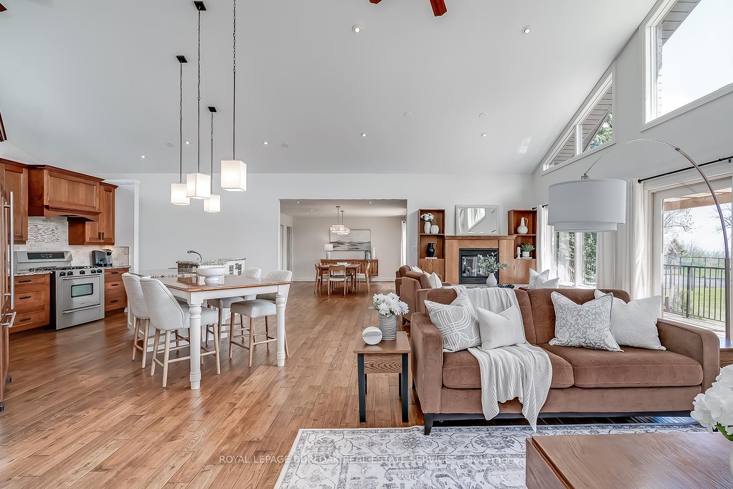 Photo 4 of 720 Mountain Brow Road W, Burlington, Rural Burlington — HOMEH
