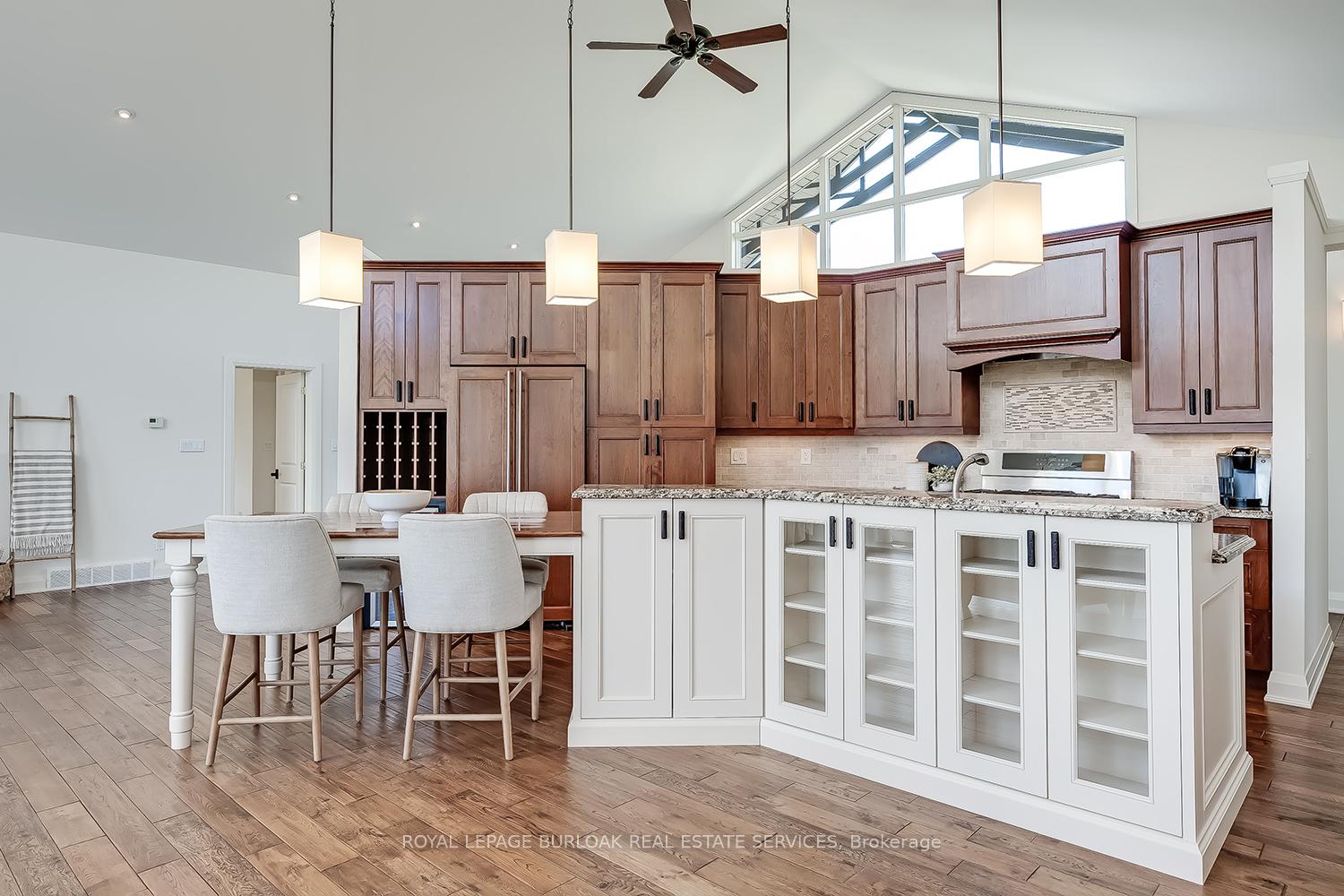 Photo 10 of 720 Mountain Brow Road W, Burlington, Rural Burlington — HOMEH
