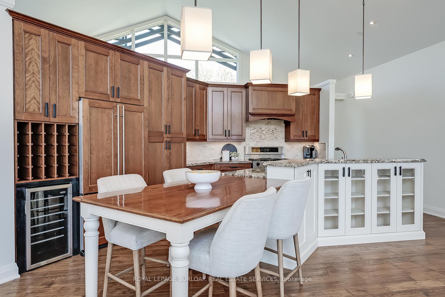 Photo 11 of 720 Mountain Brow Road W, Burlington, Rural Burlington — HOMEH