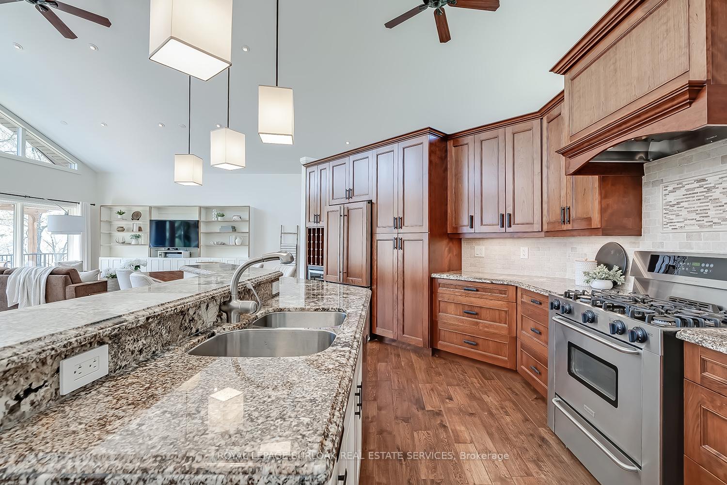 Photo 12 of 720 Mountain Brow Road W, Burlington, Rural Burlington — HOMEH