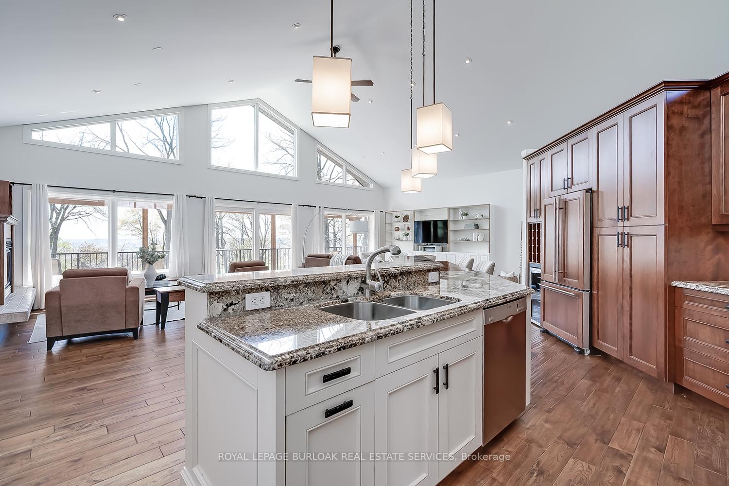 Photo 13 of 720 Mountain Brow Road W, Burlington, Rural Burlington — HOMEH