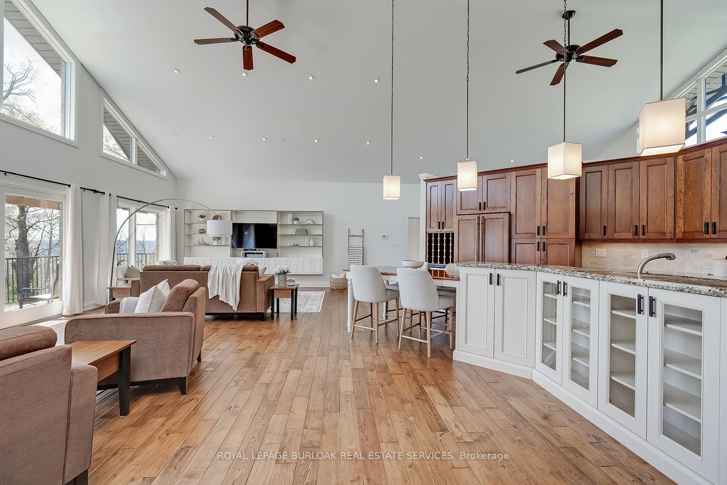 Photo 14 of 720 Mountain Brow Road W, Burlington, Rural Burlington — HOMEH