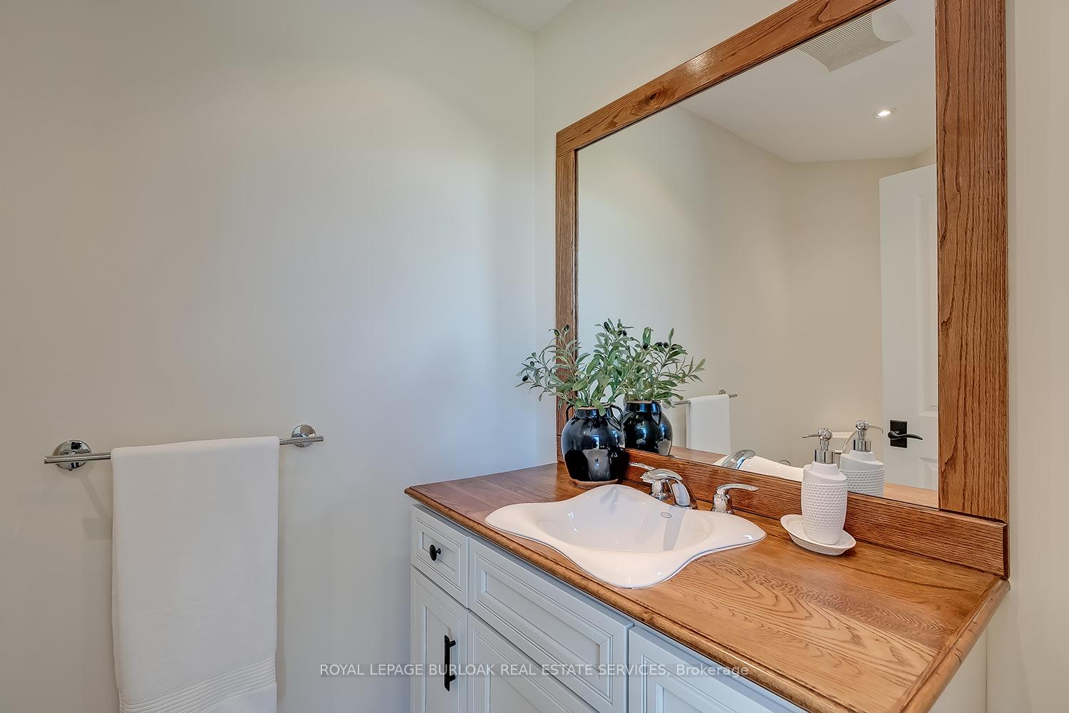 Photo 25 of 720 Mountain Brow Road W, Burlington, Rural Burlington — HOMEH
