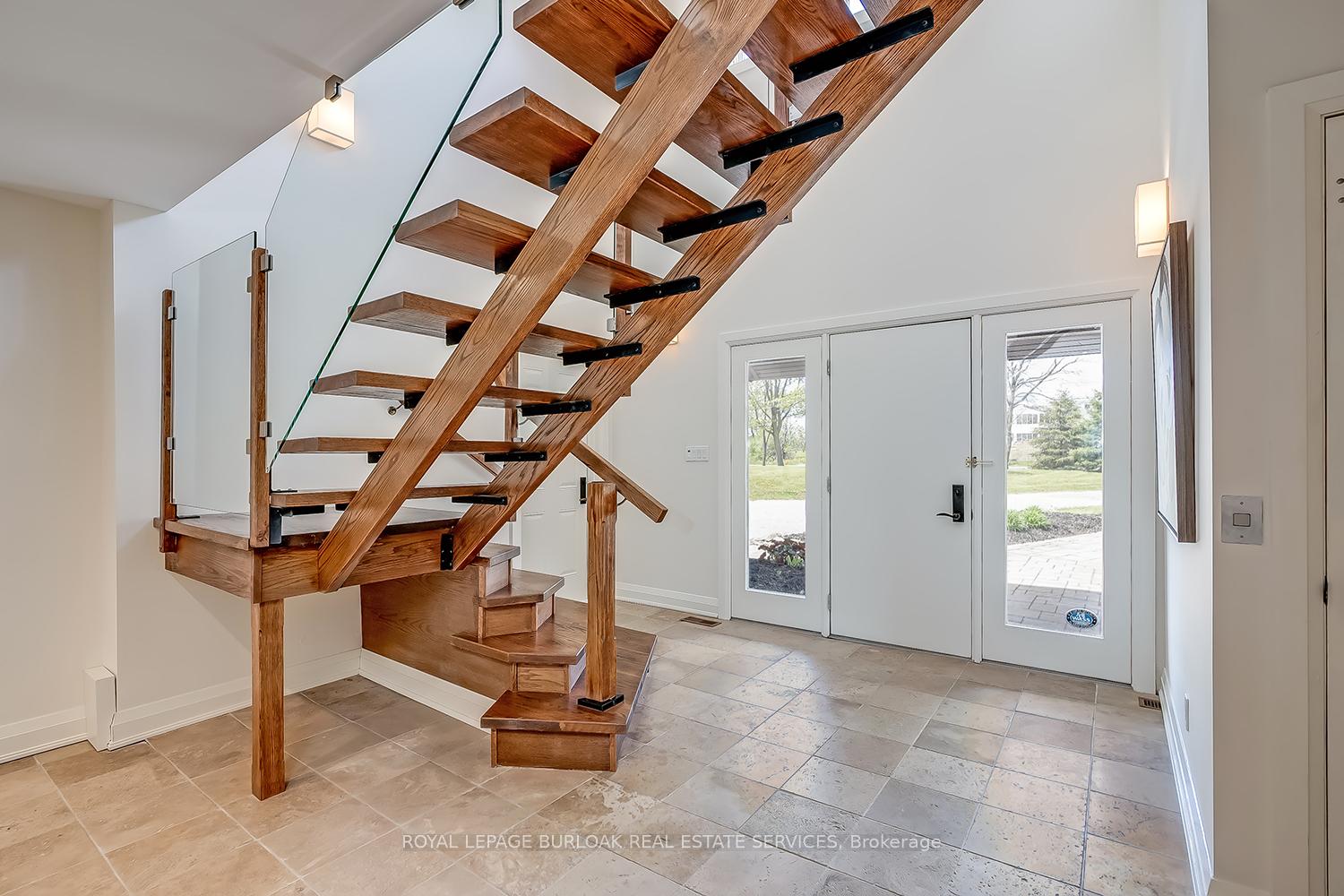Photo 27 of 720 Mountain Brow Road W, Burlington, Rural Burlington — HOMEH