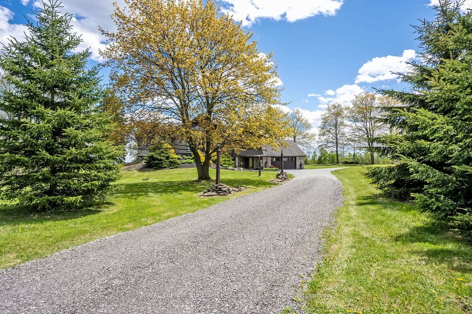 Photo 42 of 720 Mountain Brow Road W, Burlington, Rural Burlington — HOMEH
