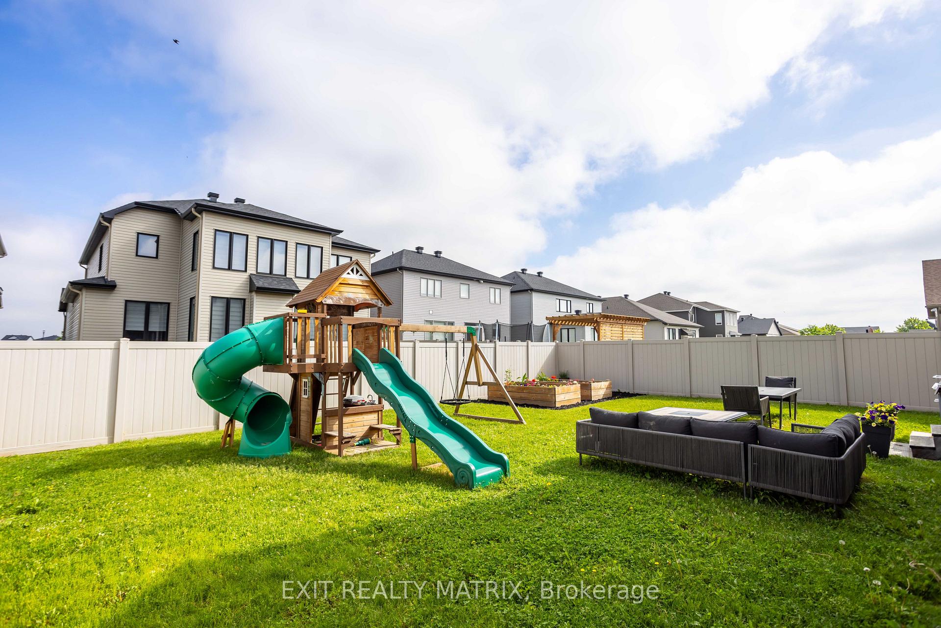 Photo 33 of 857 Cologne Street, Russell, Embrun — HOMEH