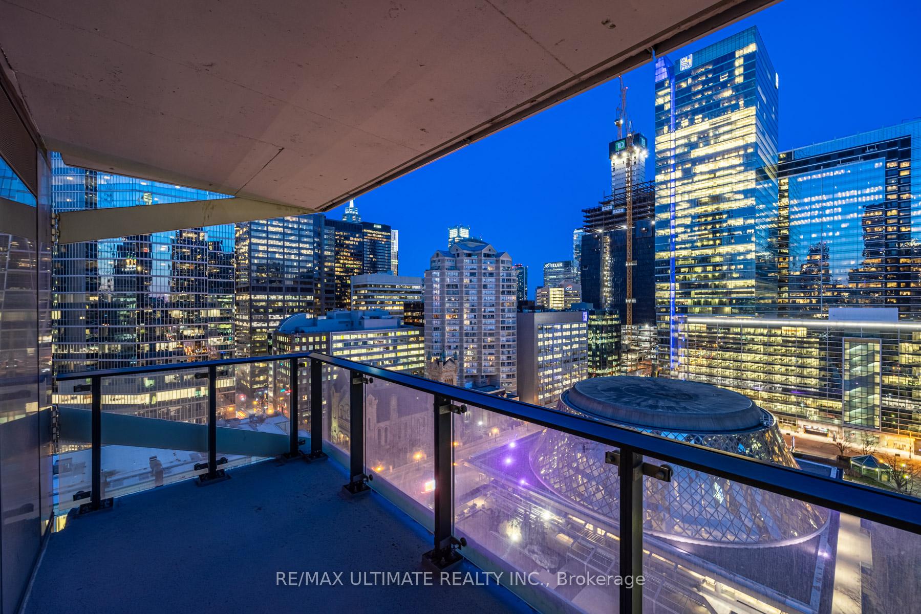Front of Unit 1504, 224 King Street W