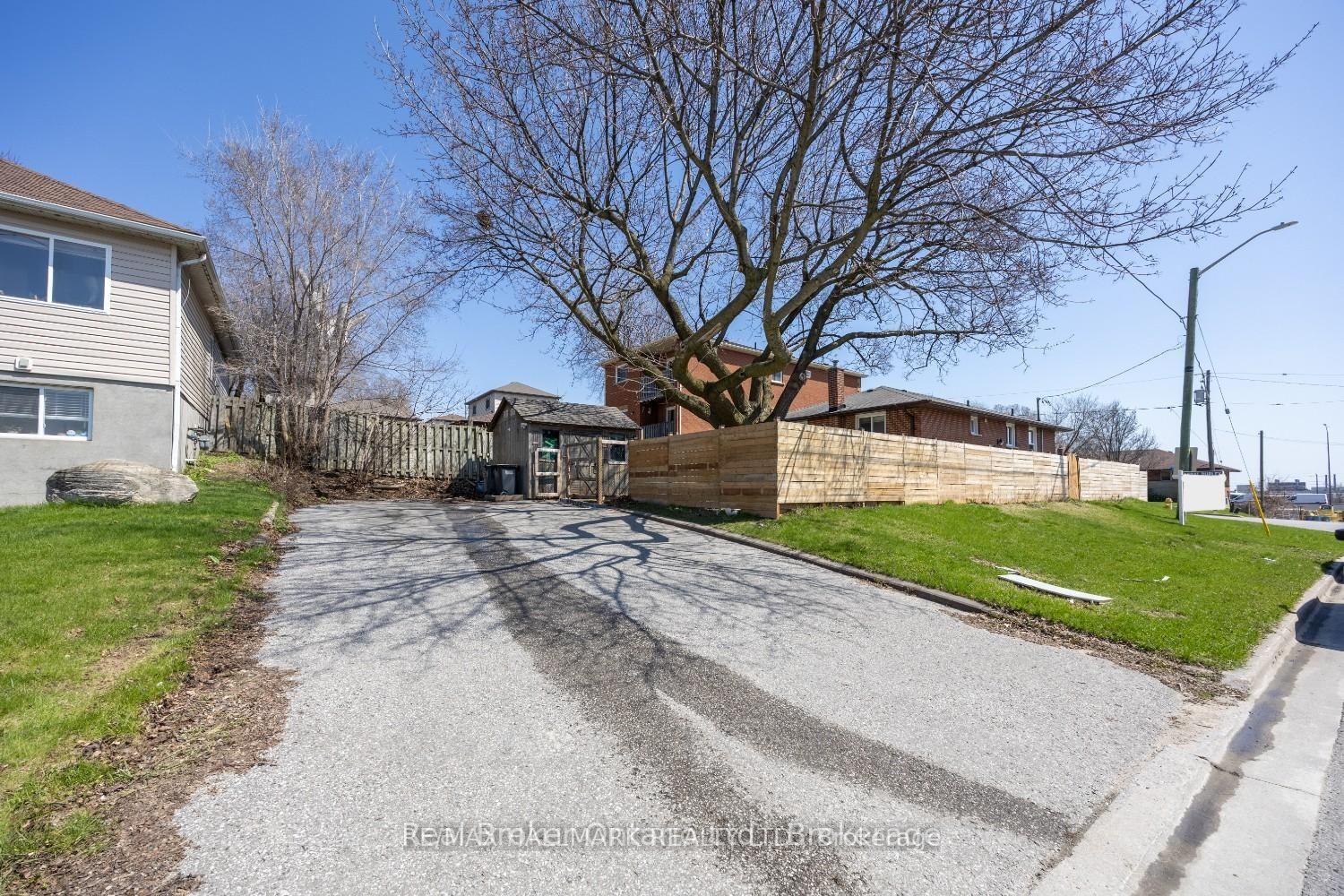 Photo 2 of Unit Main, 324 College Avenue, Oshawa, Vanier — HOMEH