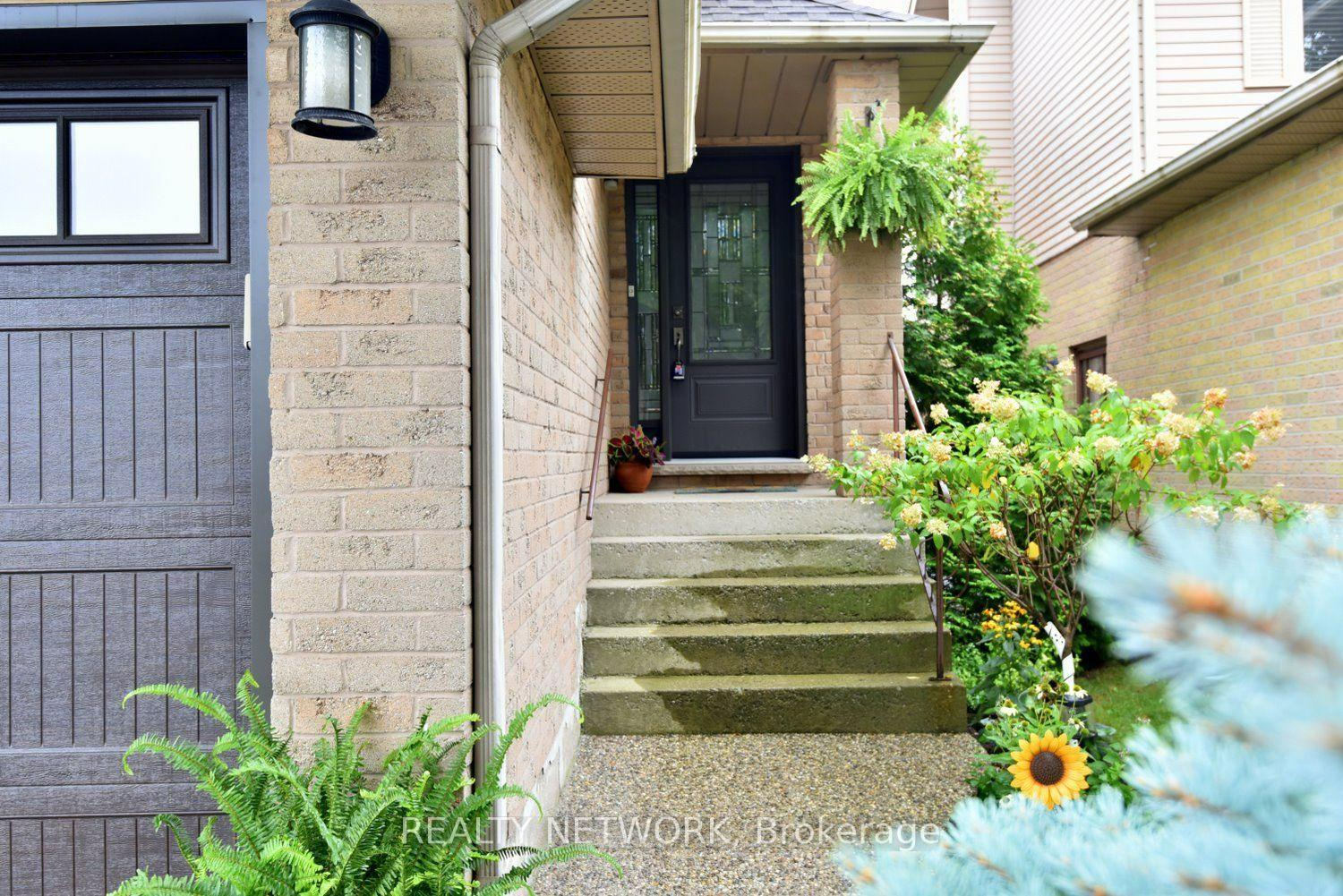 Photo 5 of 130 Charing Drive, Hamilton, Rushdale — HOMEH