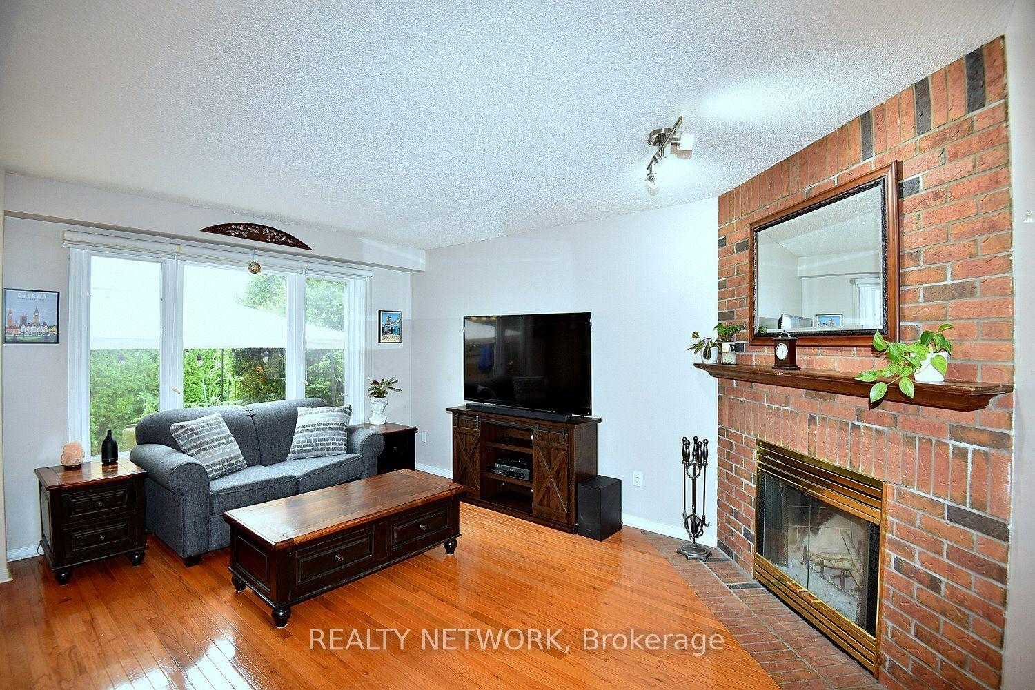 Photo 10 of 130 Charing Drive, Hamilton, Rushdale — HOMEH