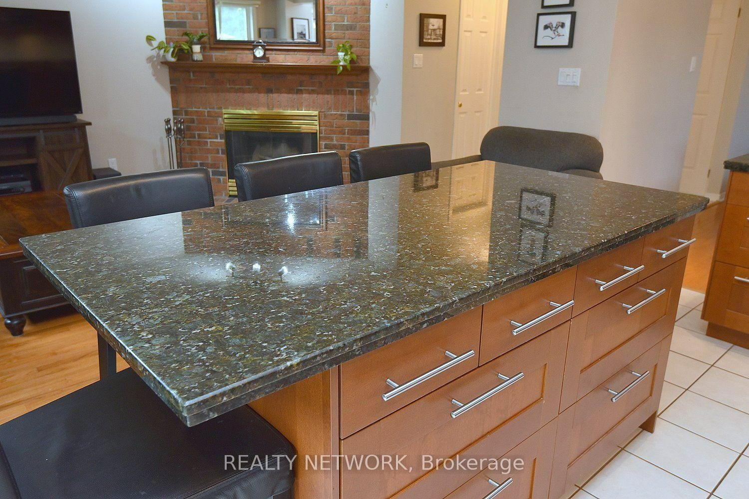 Photo 16 of 130 Charing Drive, Hamilton, Rushdale — HOMEH