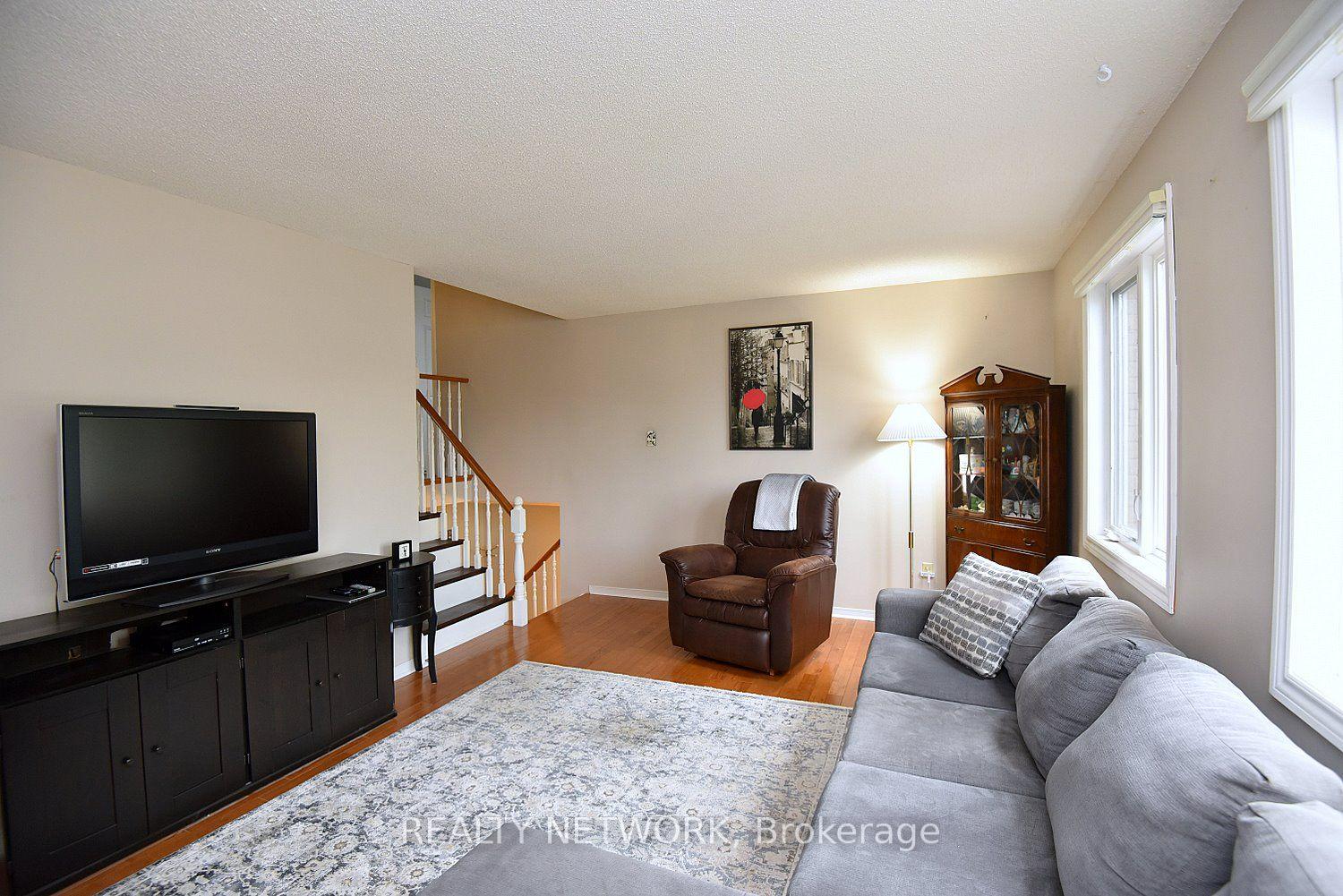 Photo 23 of 130 Charing Drive, Hamilton, Rushdale — HOMEH