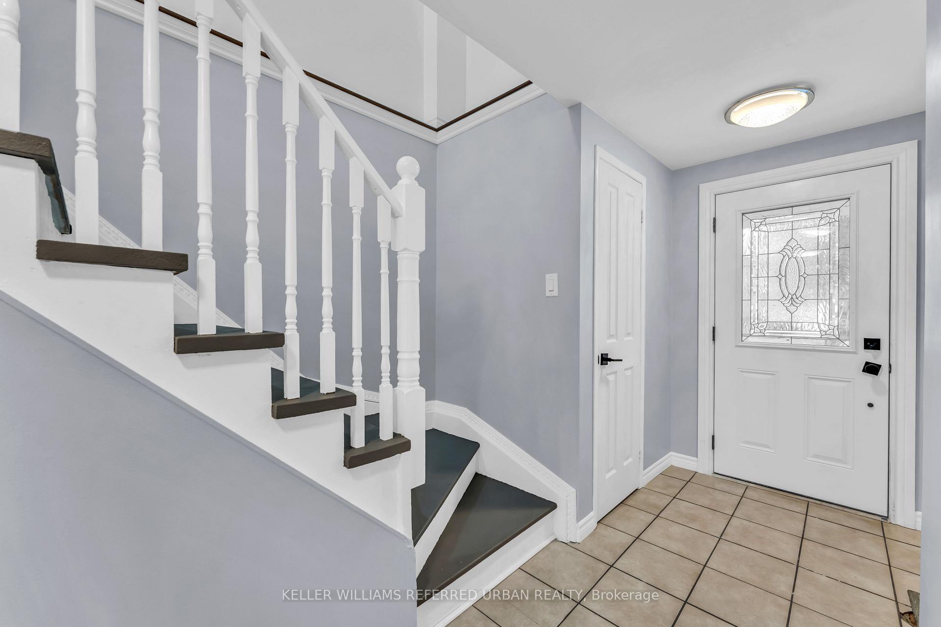 Photo 4 of 94 Laidlaw Drive, Barrie, West Bayfield — HOMEH