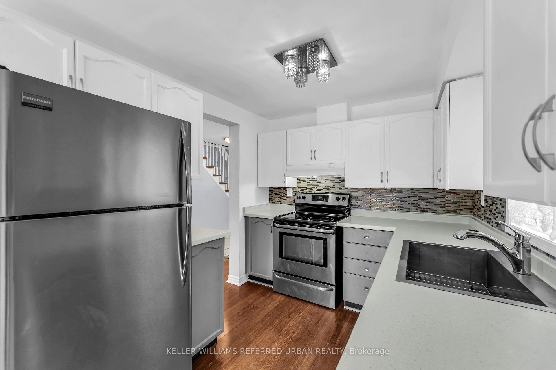 Photo 10 of 94 Laidlaw Drive, Barrie, West Bayfield — HOMEH