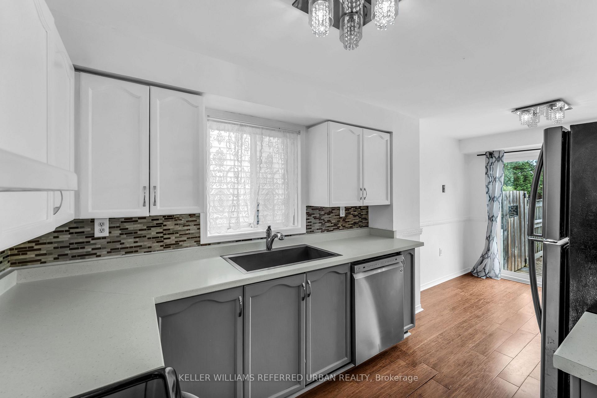 Photo 12 of 94 Laidlaw Drive, Barrie, West Bayfield — HOMEH