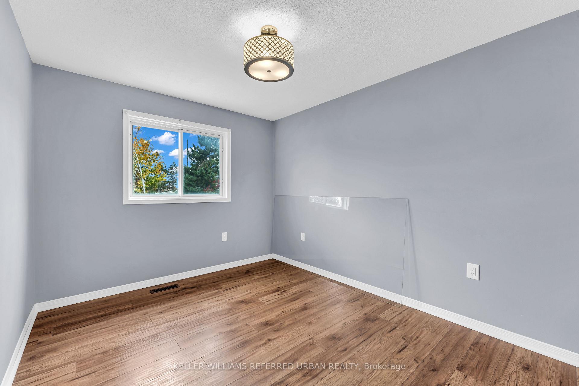 Photo 17 of 94 Laidlaw Drive, Barrie, West Bayfield — HOMEH