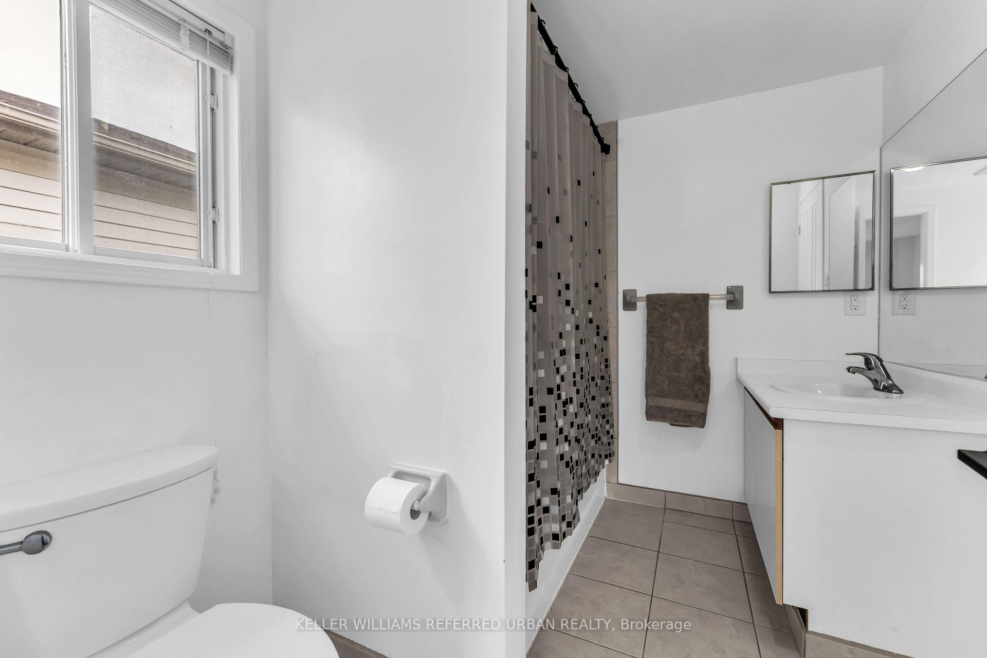 Photo 21 of 94 Laidlaw Drive, Barrie, West Bayfield — HOMEH