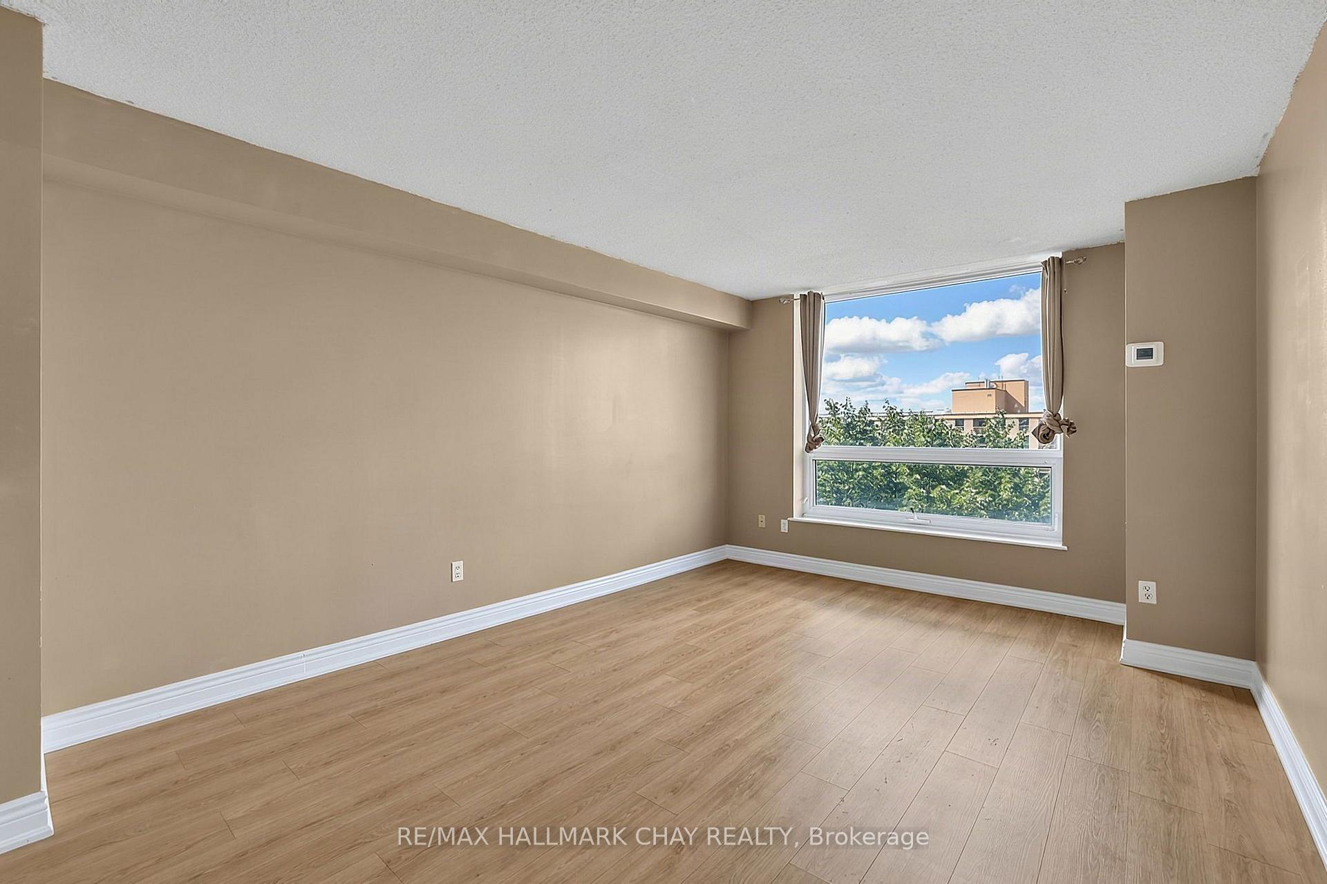 Photo of Unit 705, 326 Major Mackenzie Drive E