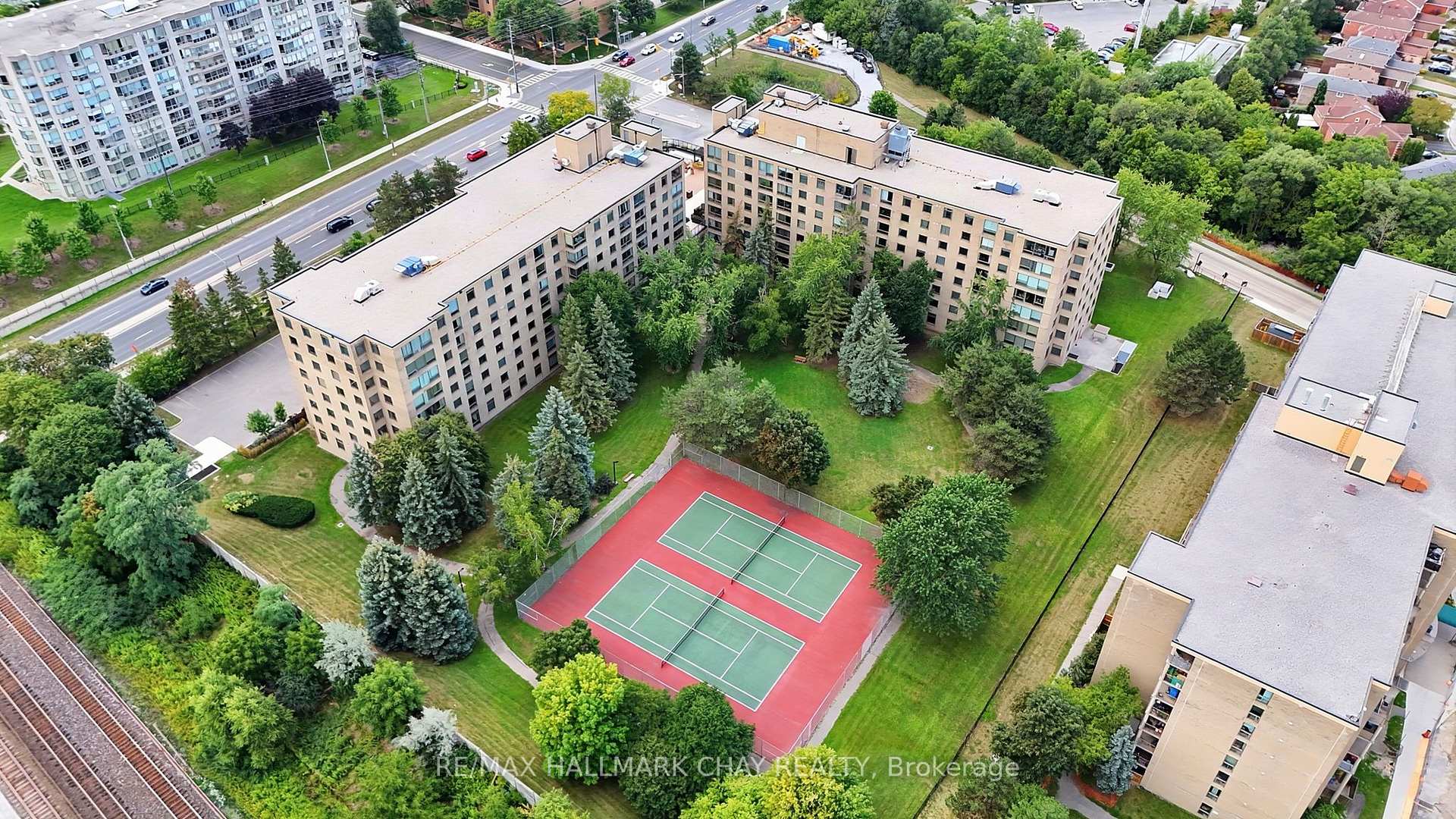 Photo 2 of Unit 705, 326 Major Mackenzie Drive E, Richmond Hill, Crosby — HOMEH