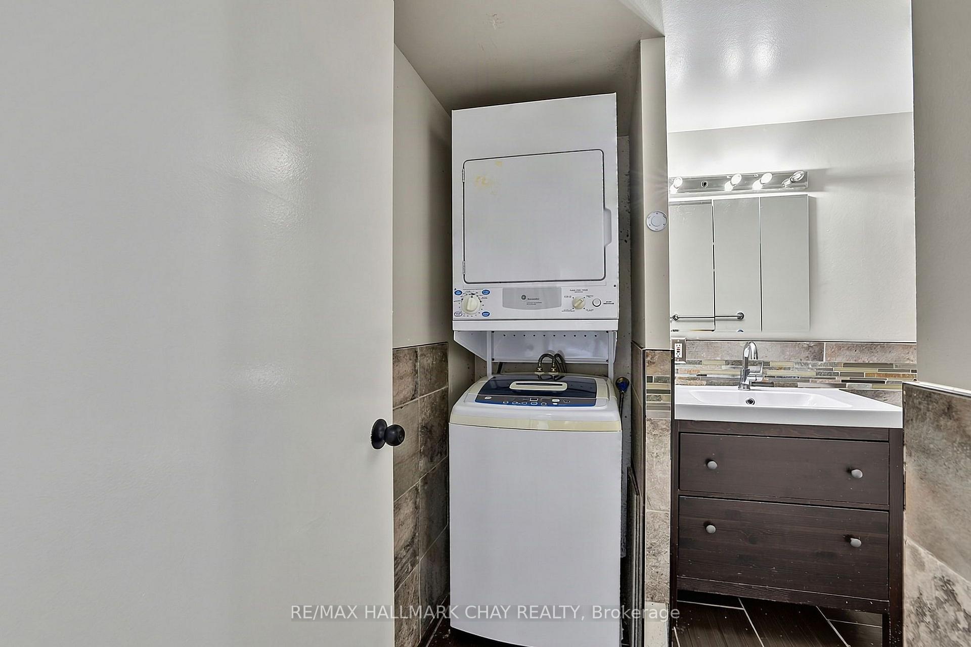 Photo 11 of Unit 705, 326 Major Mackenzie Drive E, Richmond Hill, Crosby — HOMEH