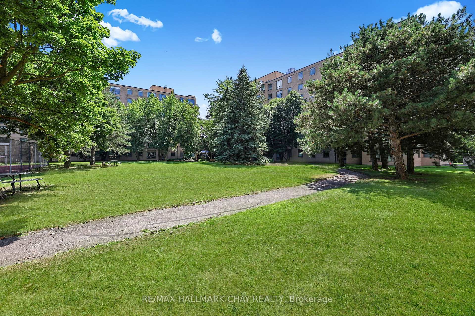 Photo 18 of Unit 705, 326 Major Mackenzie Drive E, Richmond Hill, Crosby — HOMEH
